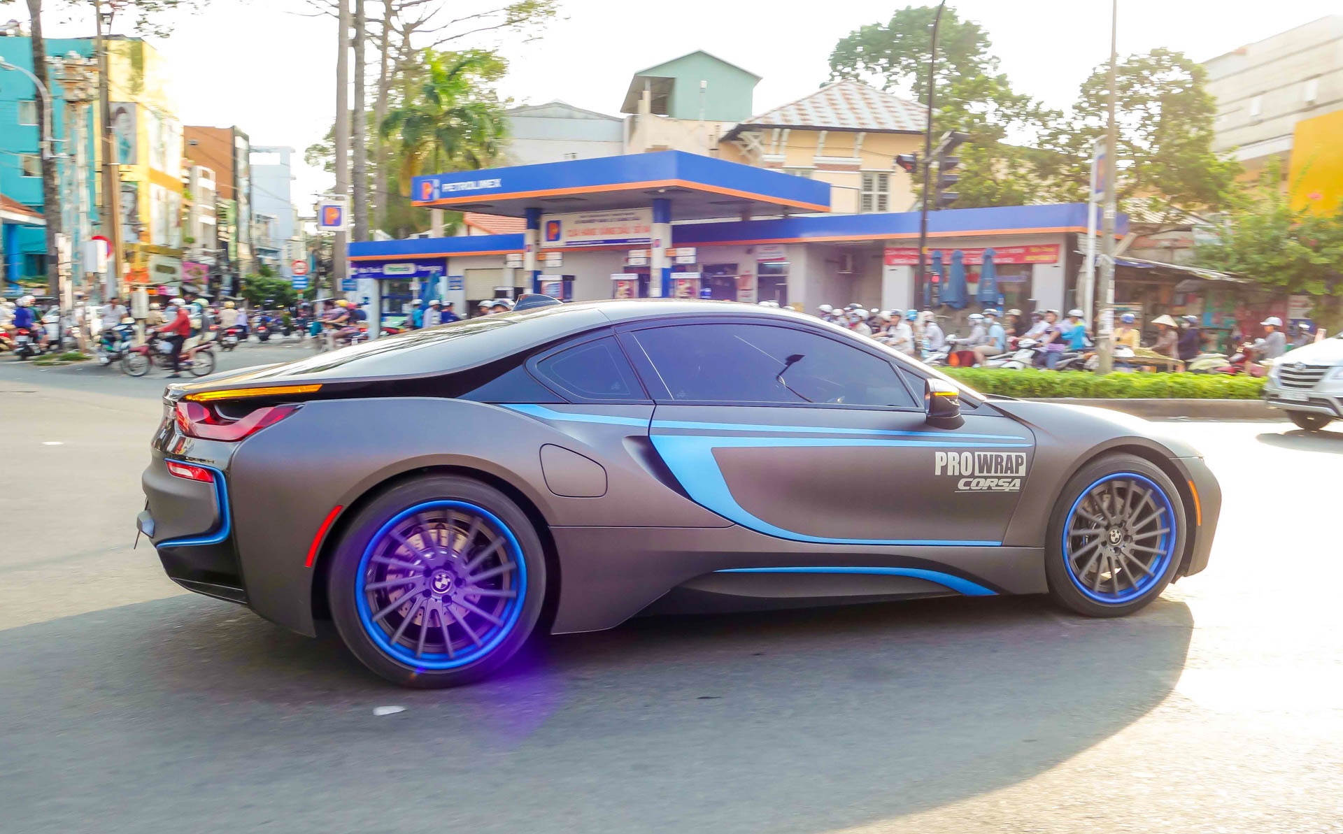 BMW i8 độ decal ở Sài Gòn ảnh 1 BMW i8 do decal o Sai Gon anh 1