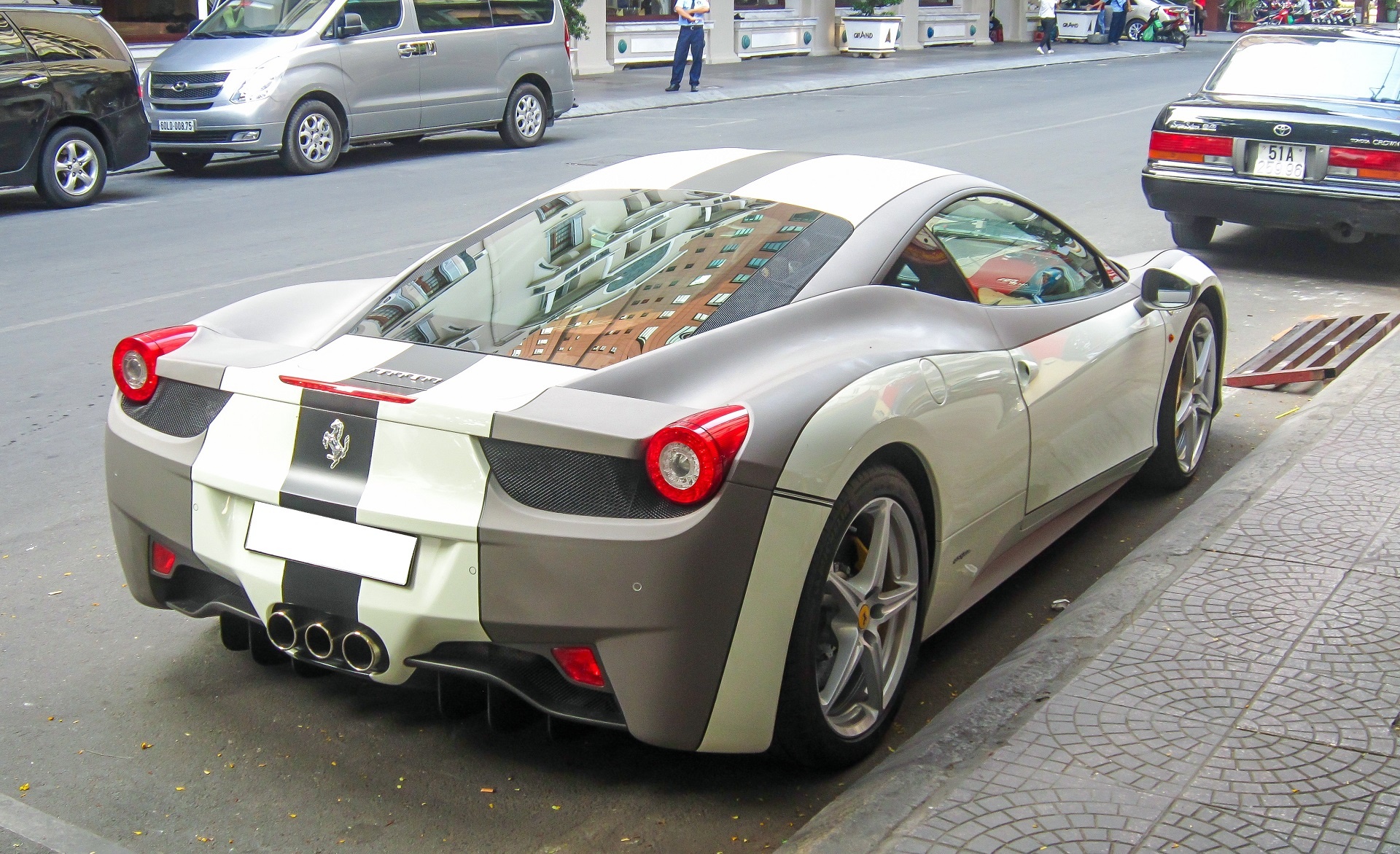 Dan Ferrari mau trang cua dai gia Viet anh 4