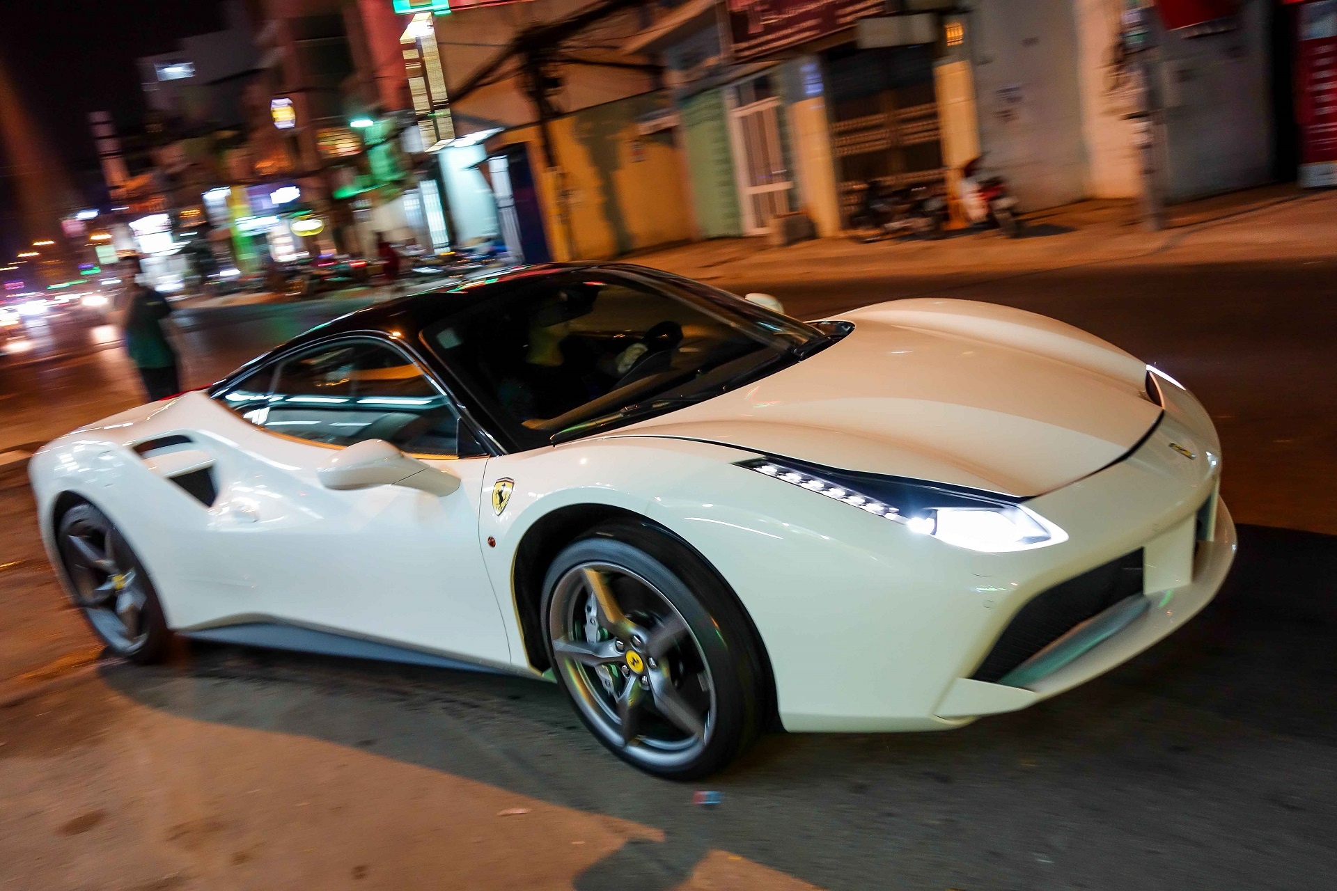 Dan Ferrari mau trang cua dai gia Viet anh 7