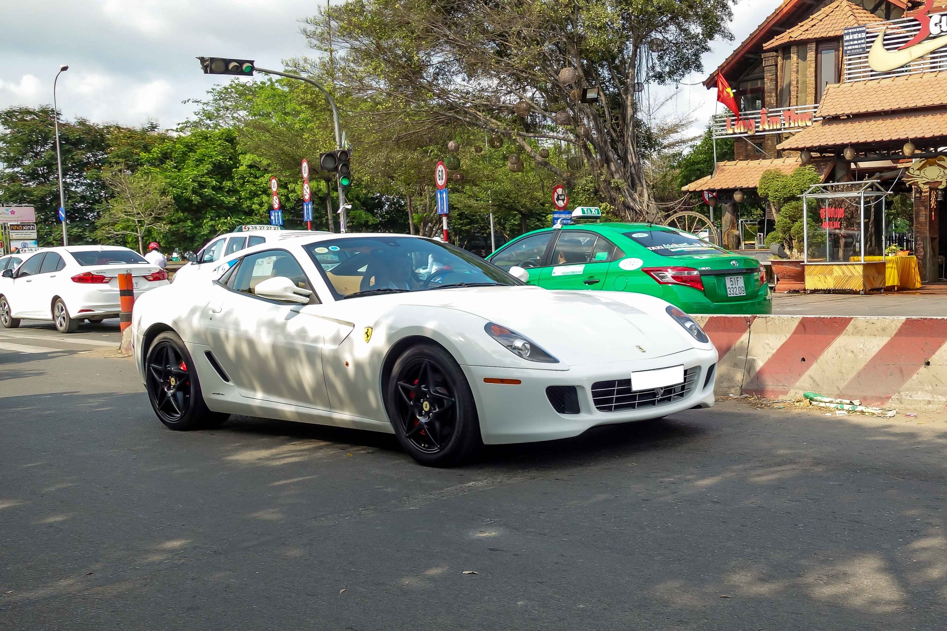 Dan Ferrari mau trang cua dai gia Viet anh 10