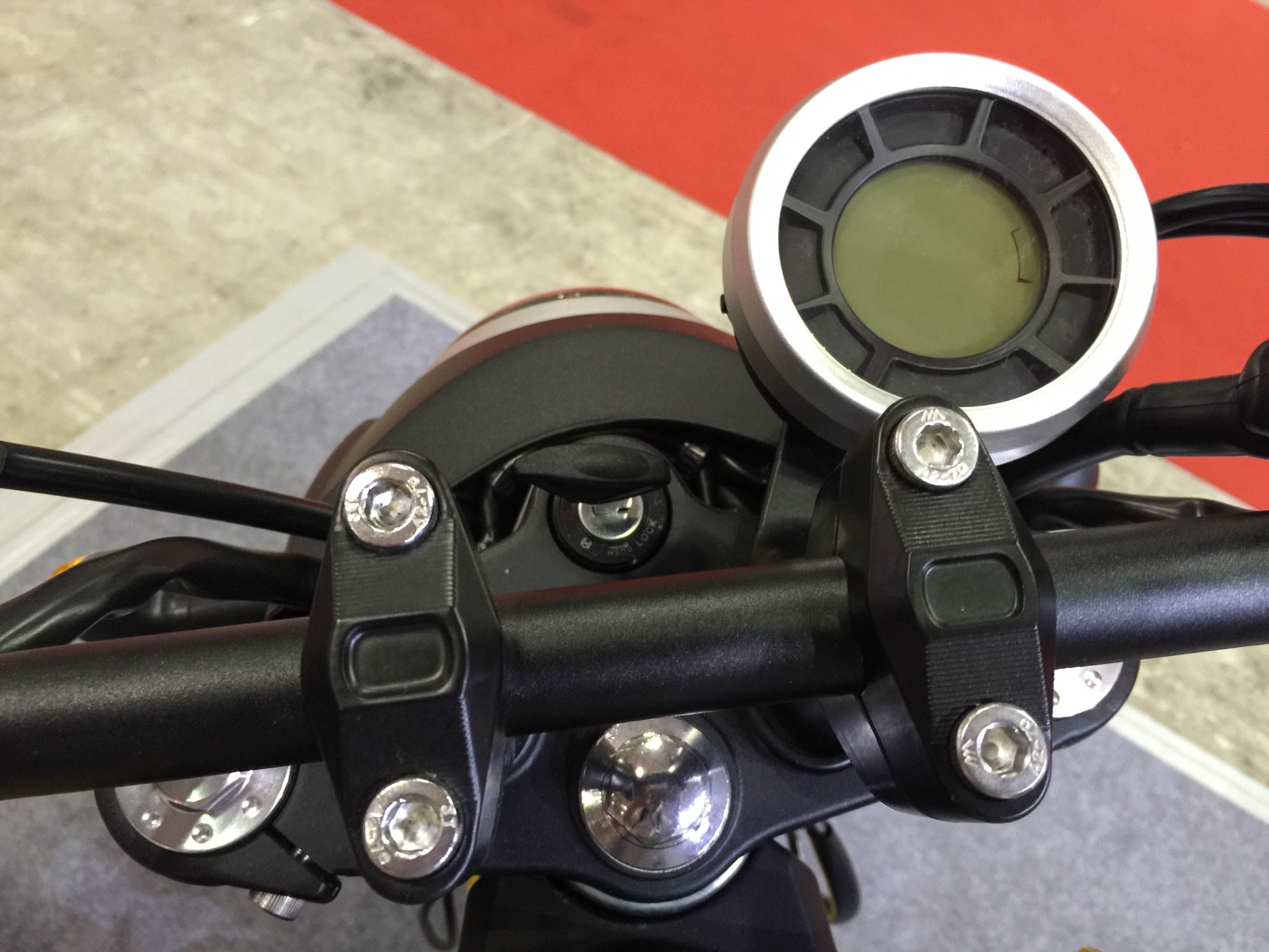 Xe may Trung Quoc canh tranh MSX anh 9