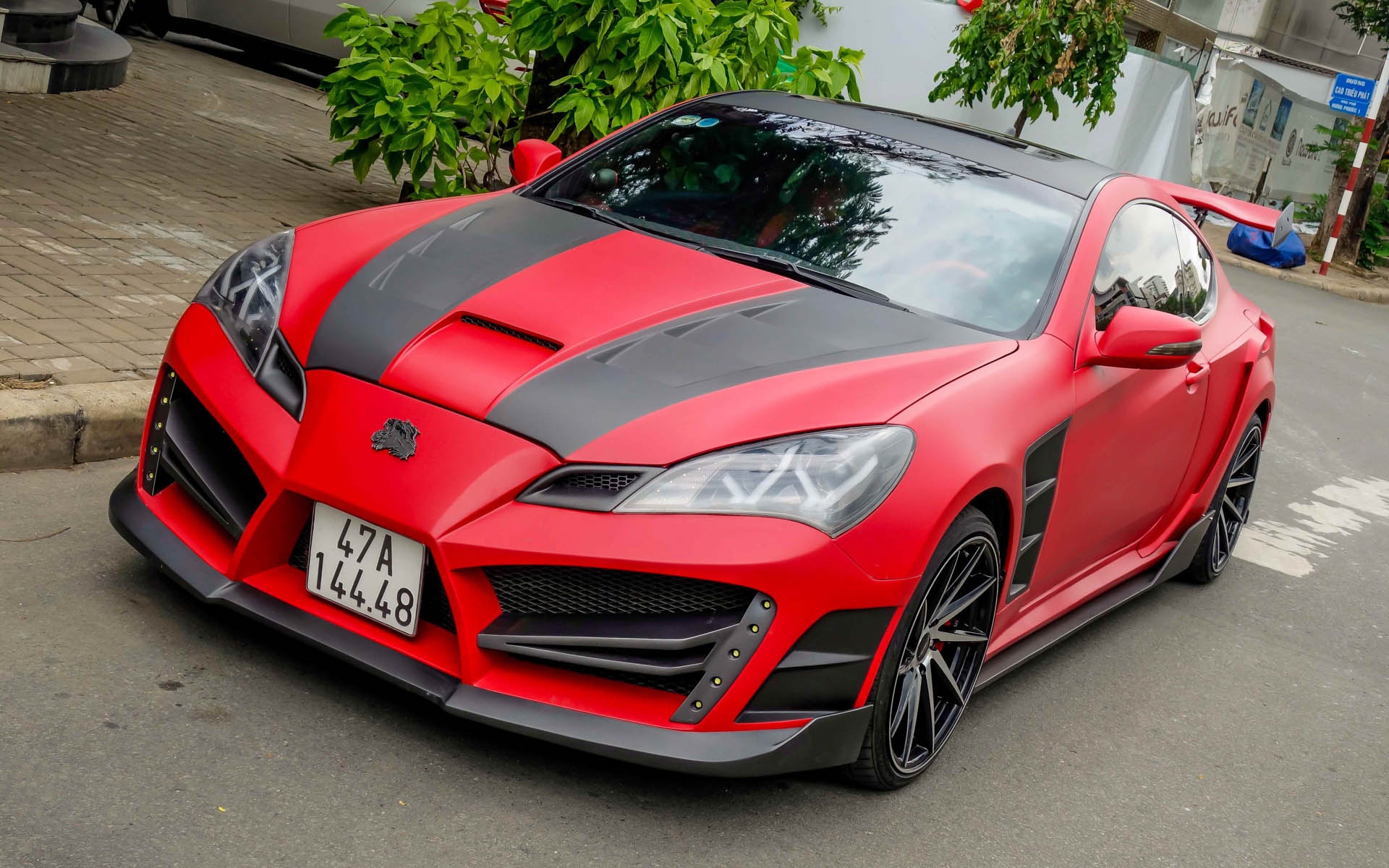 Hyundai Genesis do phong cach quai nhan Deadpool o Sai Gon hinh anh