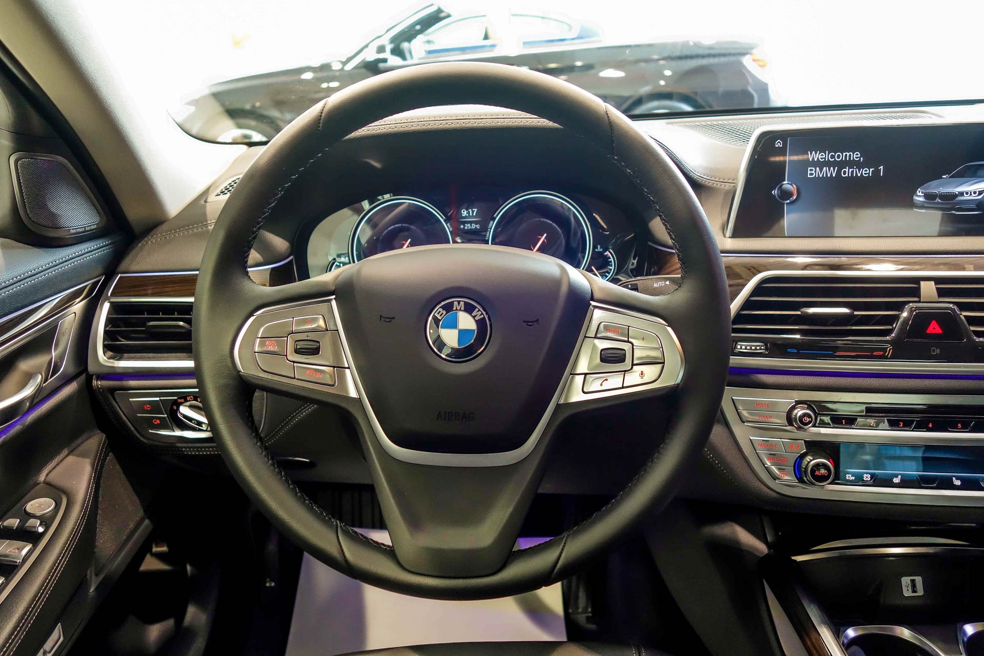 giá BMW 750Li đèn laser tại Việt Nam ảnh 9 gia BMW 750Li den laser tai Viet Nam anh 9