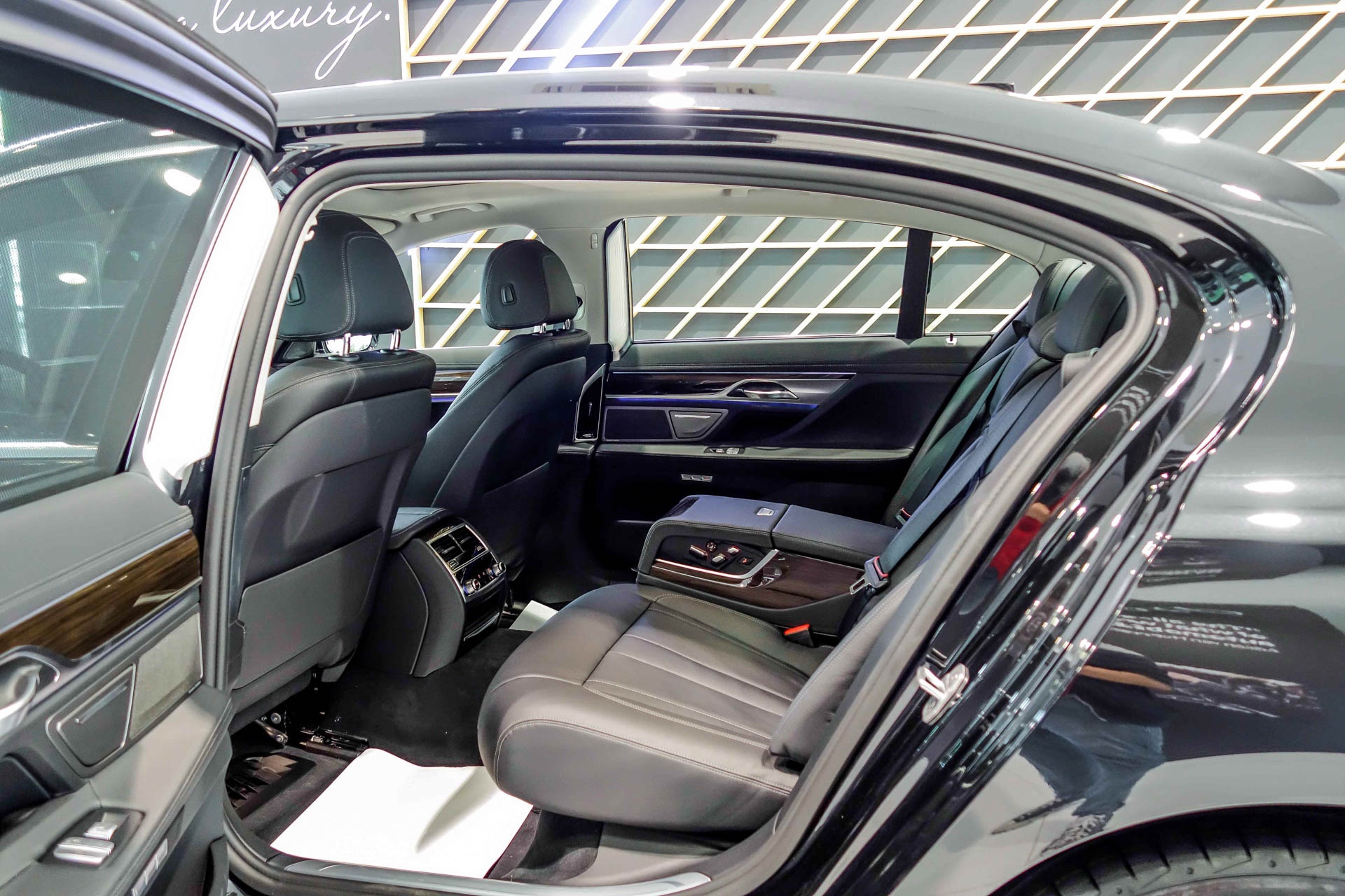 giá BMW 750Li đèn laser tại Việt Nam ảnh 12 gia BMW 750Li den laser tai Viet Nam anh 12