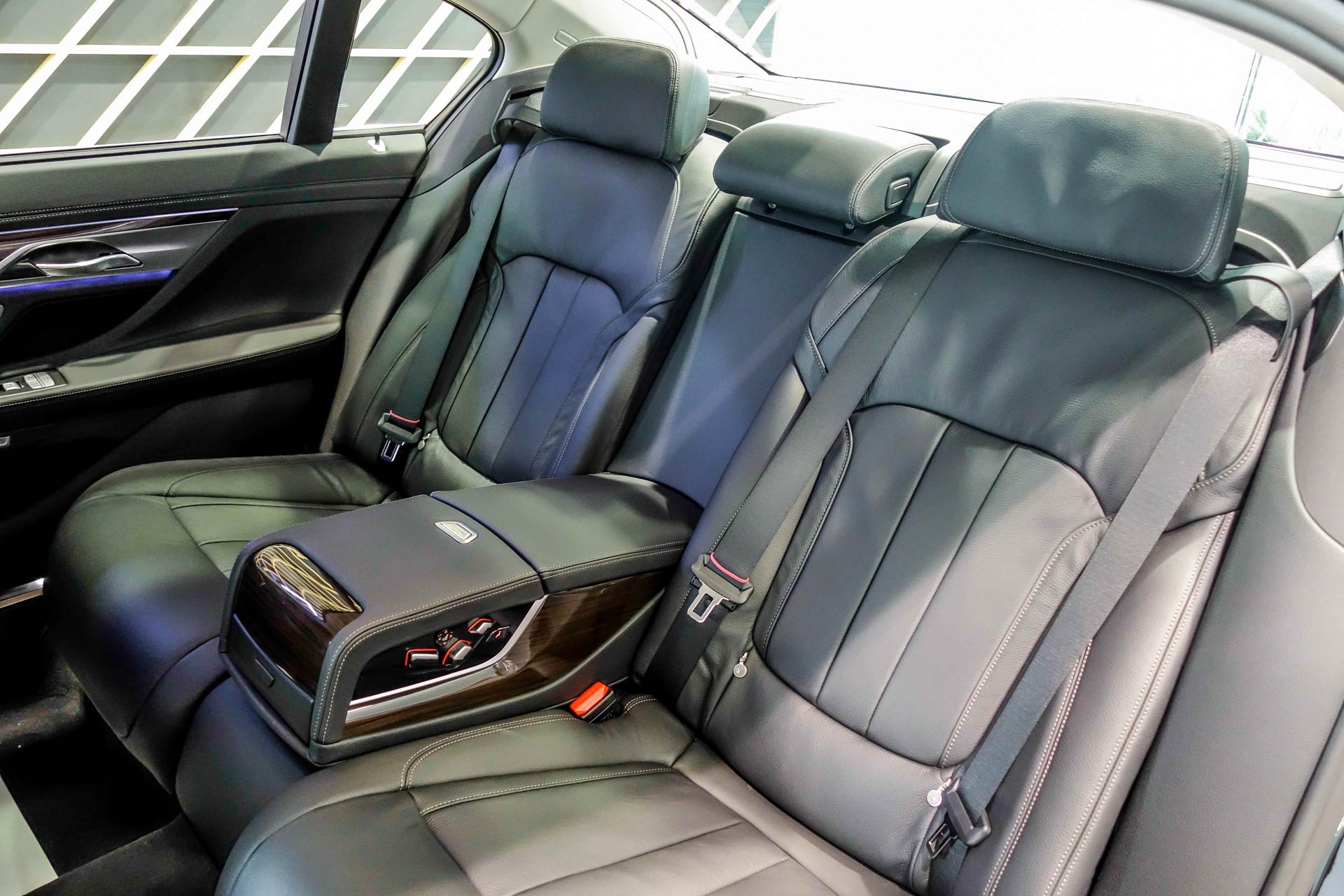giá BMW 750Li đèn laser tại Việt Nam ảnh 11 gia BMW 750Li den laser tai Viet Nam anh 11