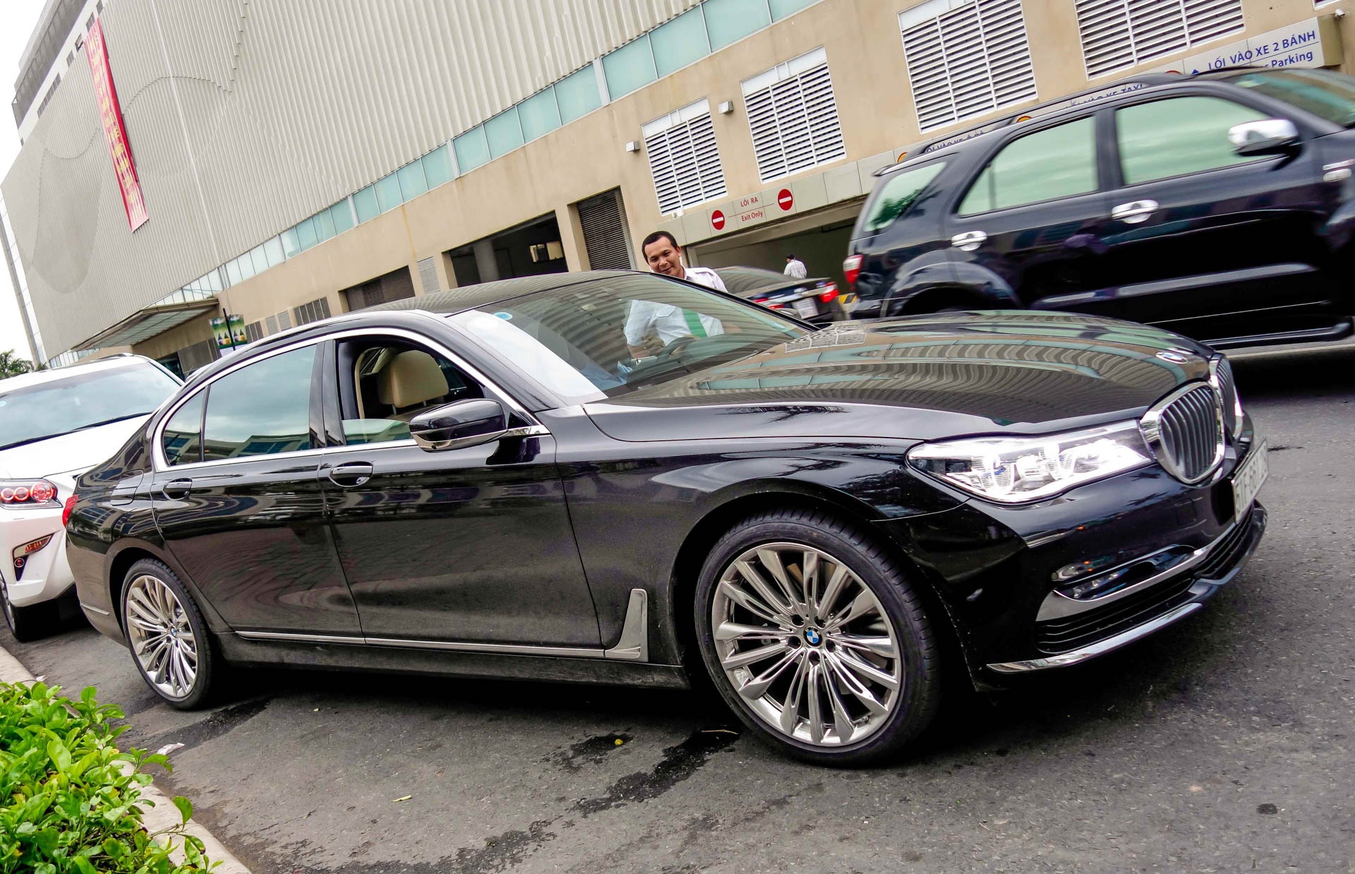 giá BMW 750Li đèn laser tại Việt Nam ảnh 13 gia BMW 750Li den laser tai Viet Nam anh 13