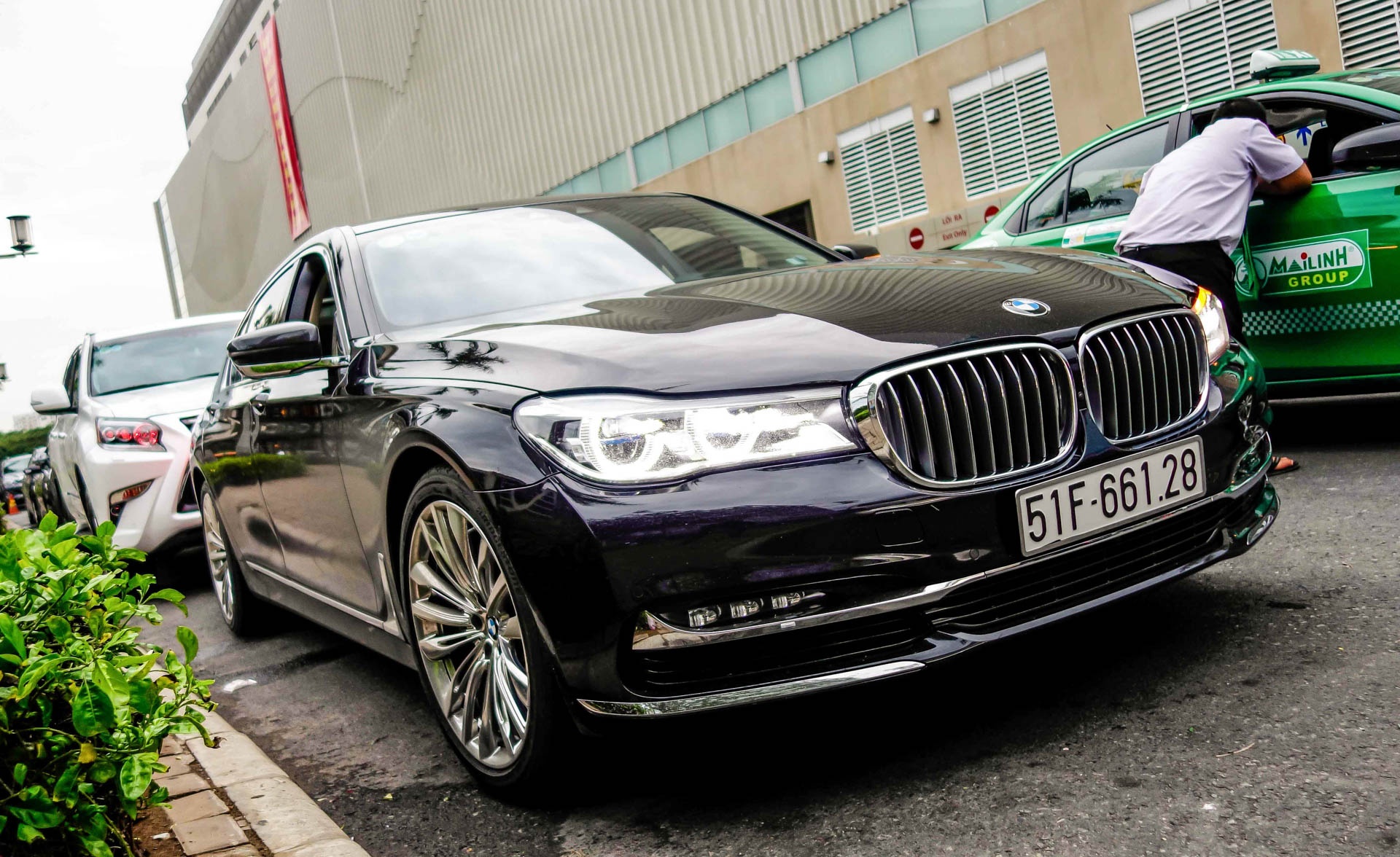 giá BMW 750Li đèn laser tại Việt Nam ảnh 4 gia BMW 750Li den laser tai Viet Nam anh 4