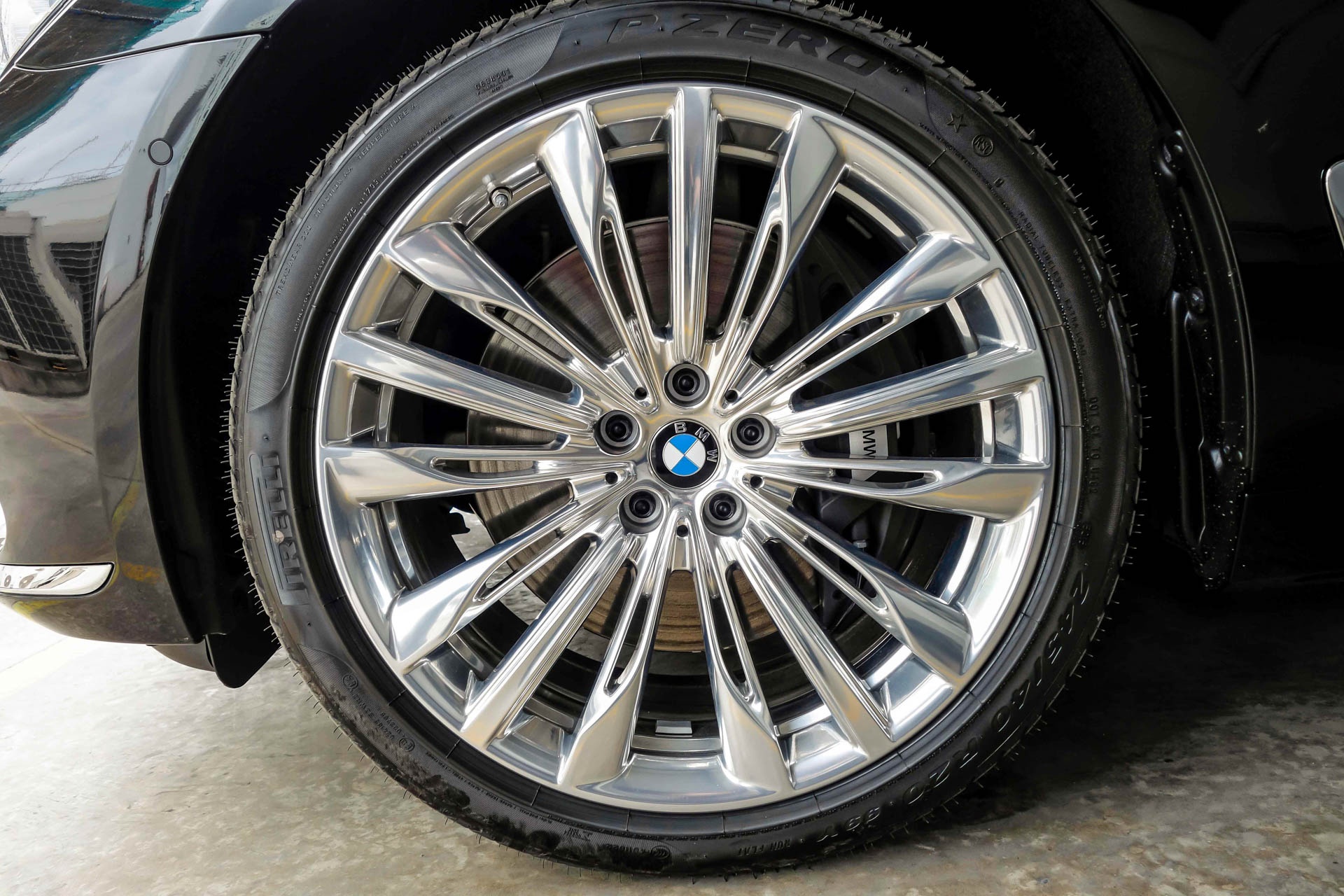giá BMW 750Li đèn laser tại Việt Nam ảnh 7 gia BMW 750Li den laser tai Viet Nam anh 7