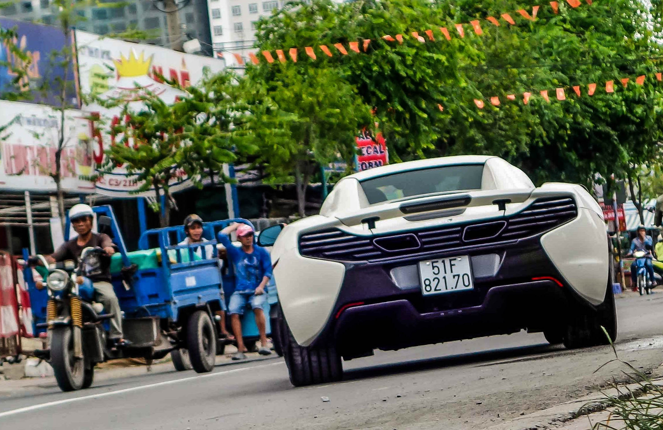 Sieu xe McLaren 650S mau trang anh 2