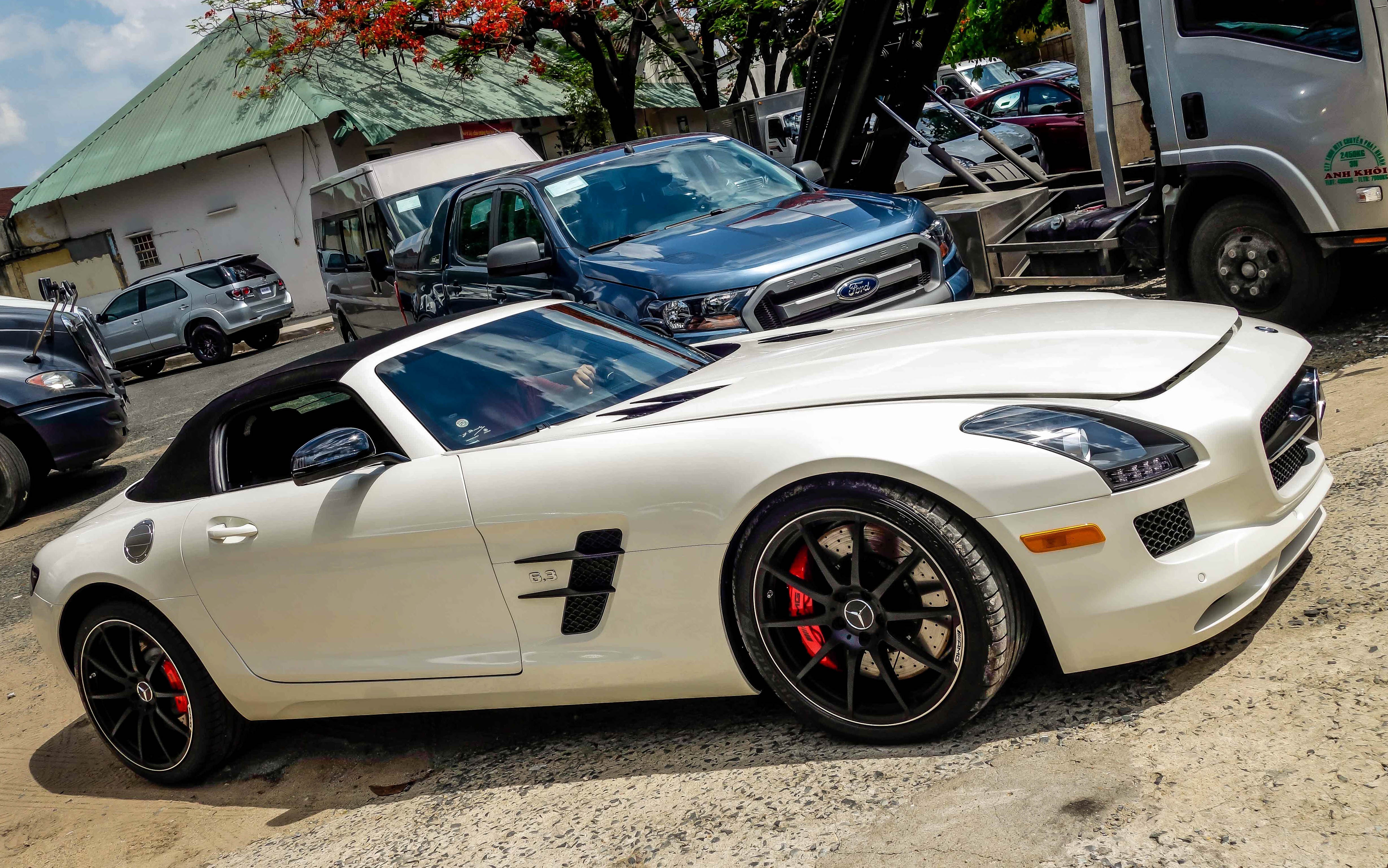 Mercedes SLS mui tran dau tien Viet Nam anh 3