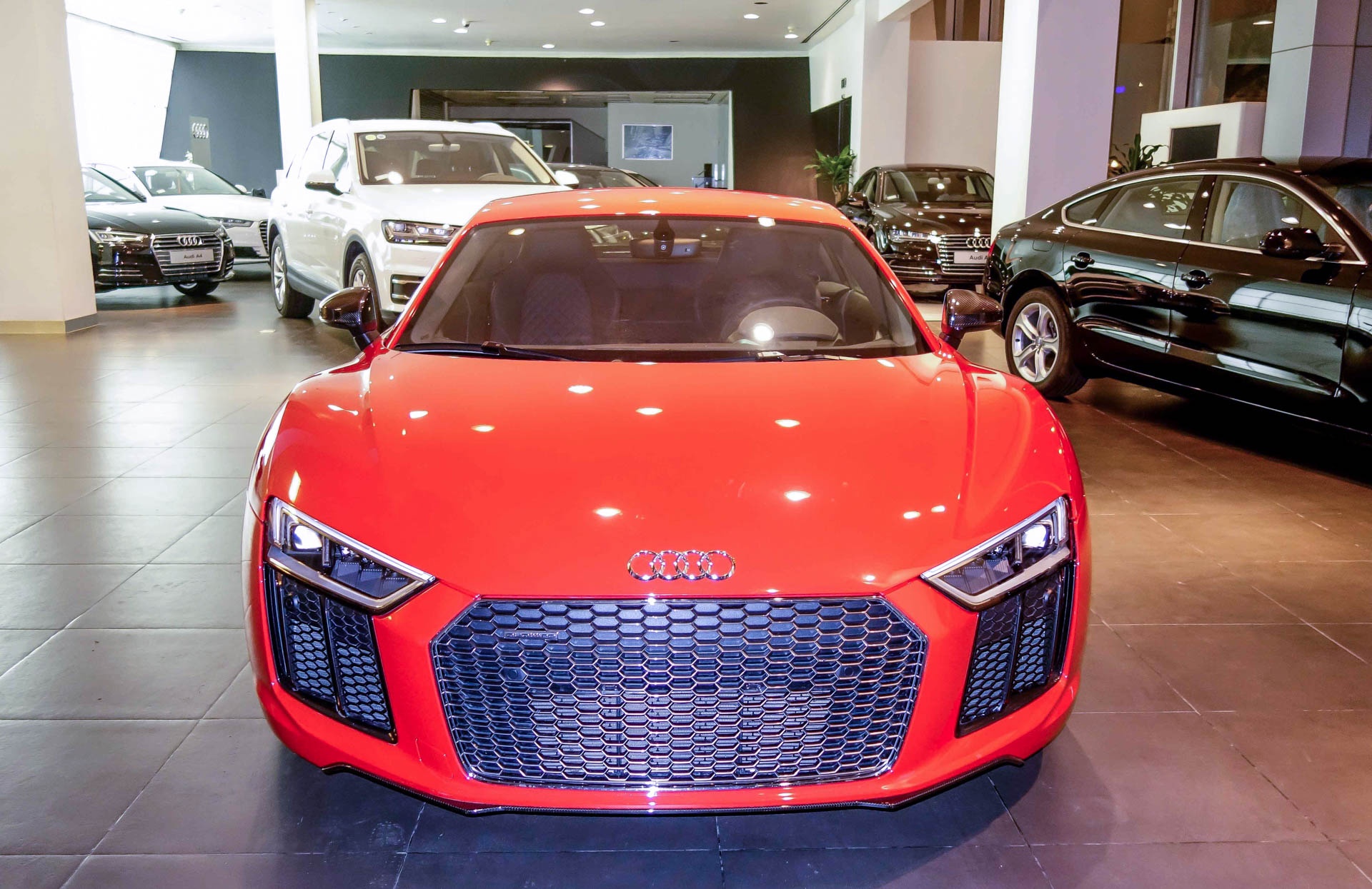 Audi R8 V10 Plus dau tien tai Viet Nam anh 1