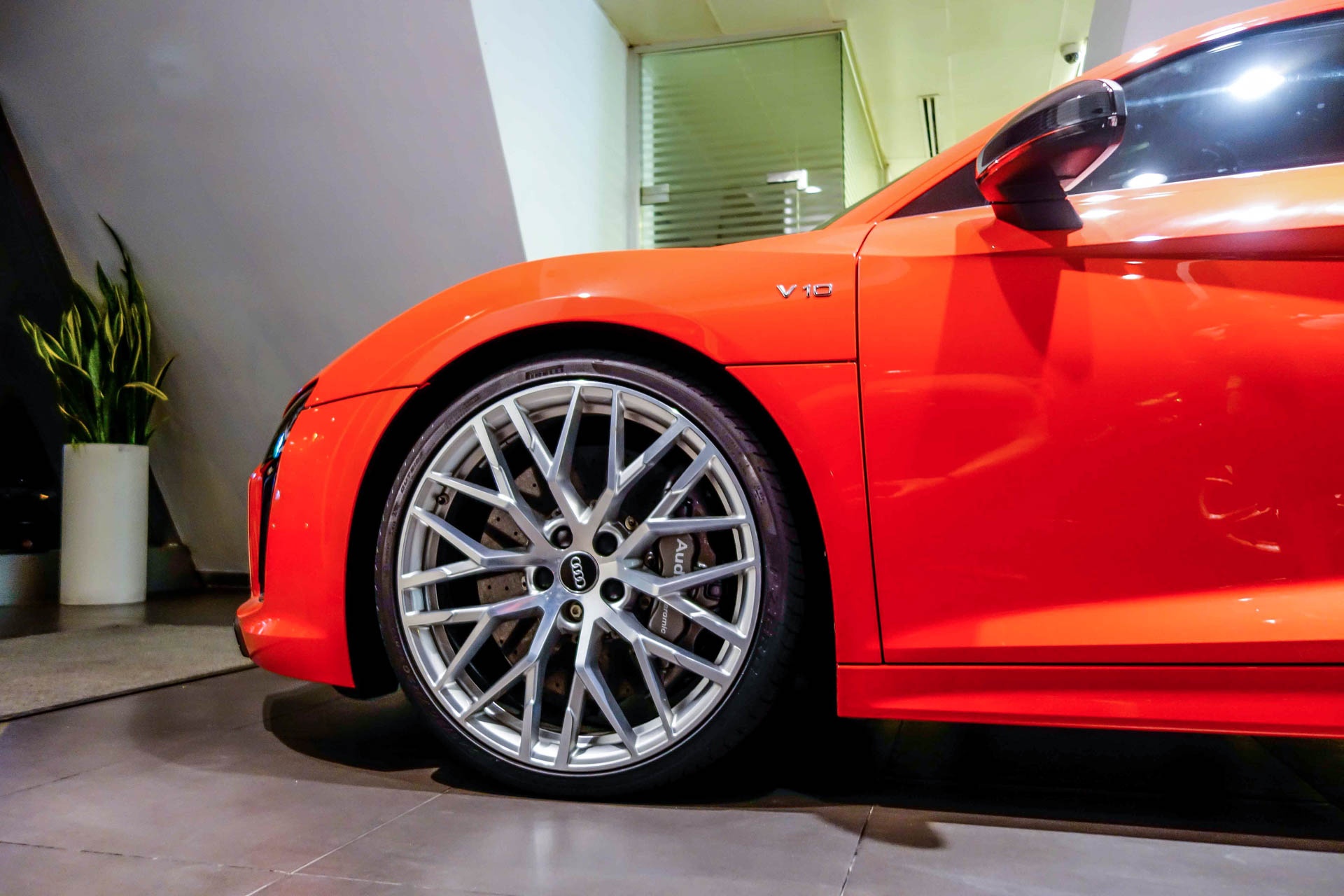 Audi R8 V10 Plus dau tien tai Viet Nam anh 9