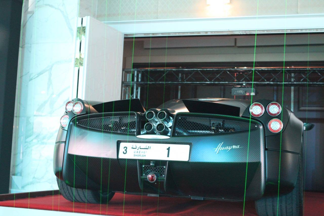 Dai gia A Rap chi gan 5 trieu USD mua bien so xe hoi hinh anh