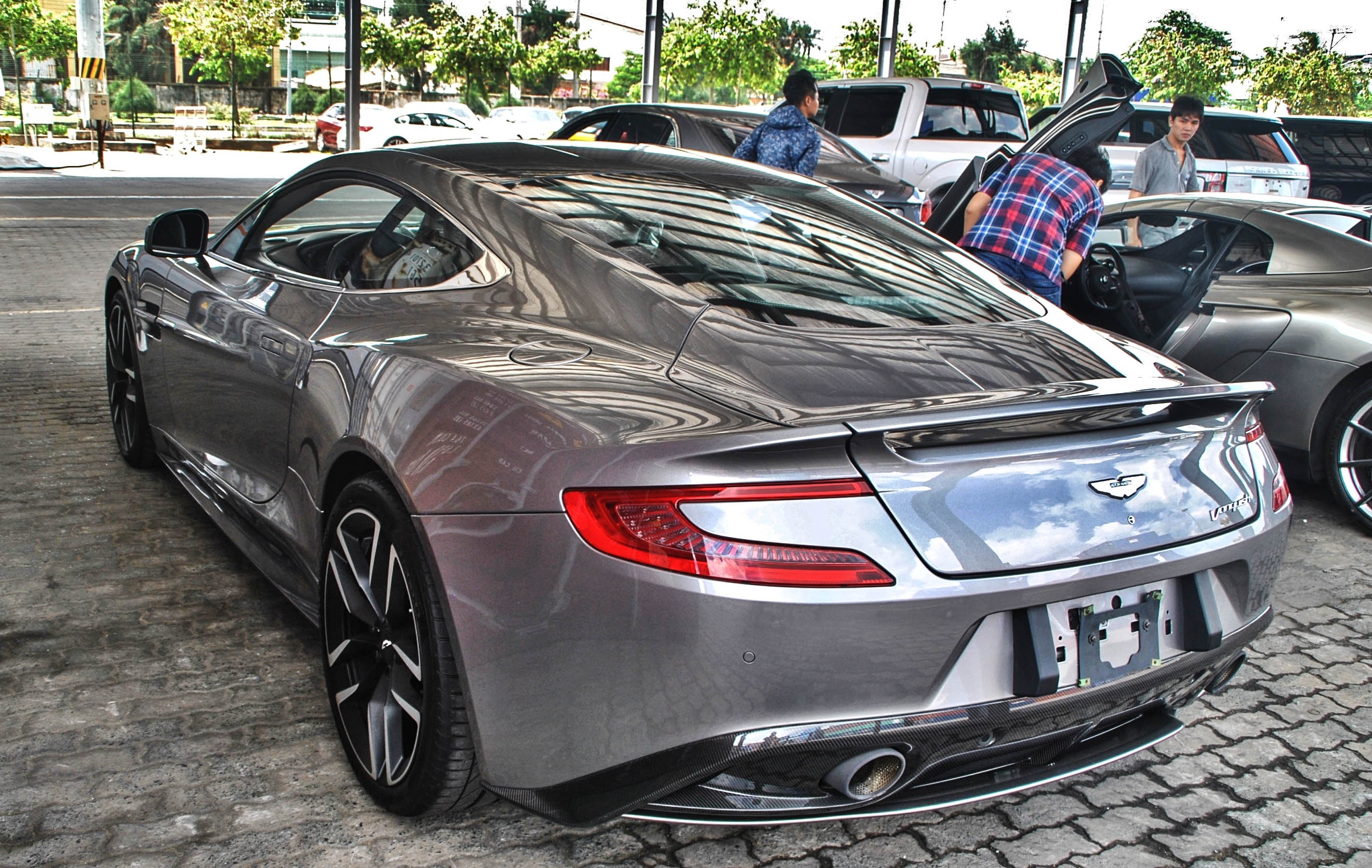 Sieu xe Aston Martin Vanquish ve Viet Nam anh 3