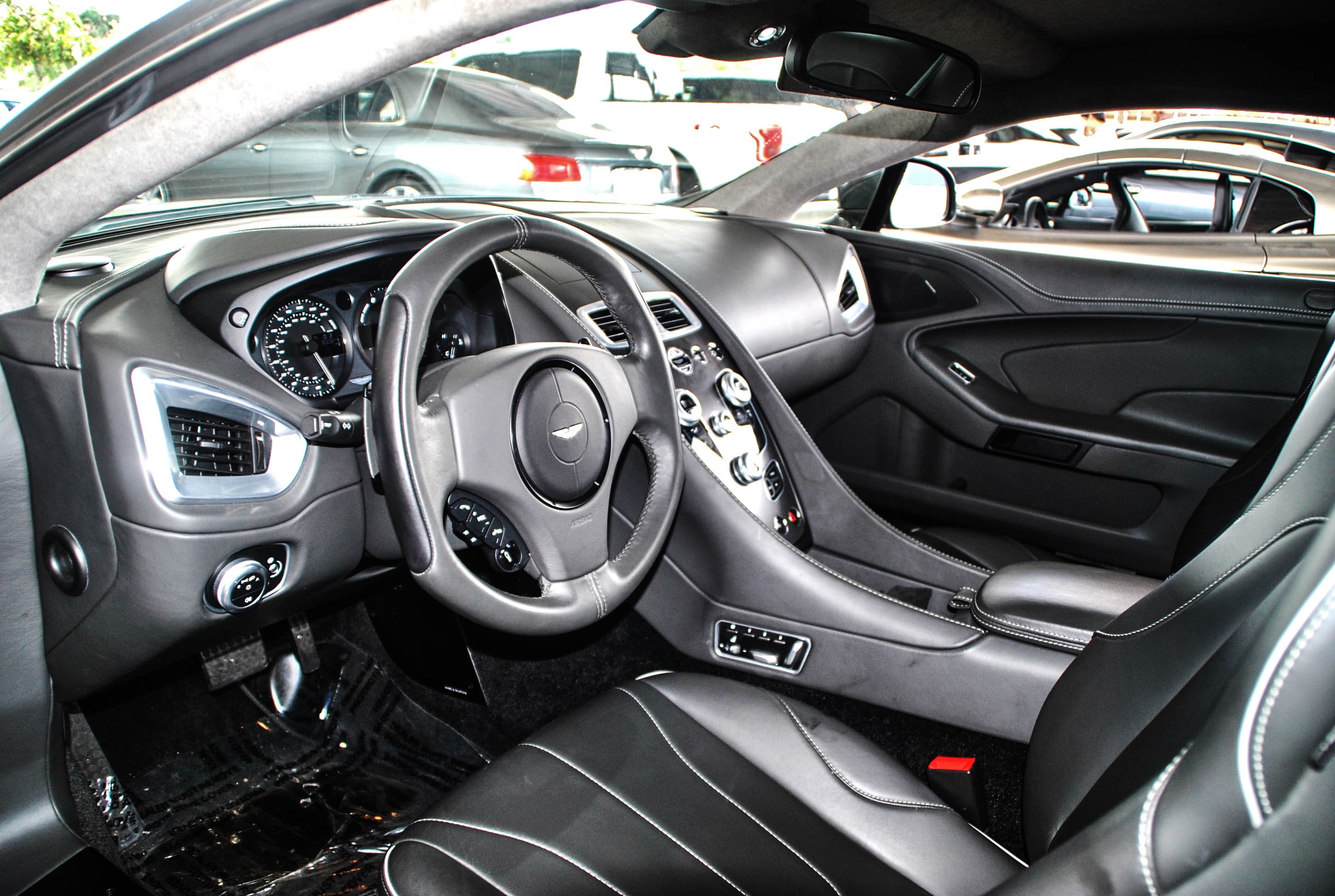 Sieu xe Aston Martin Vanquish ve Viet Nam anh 7