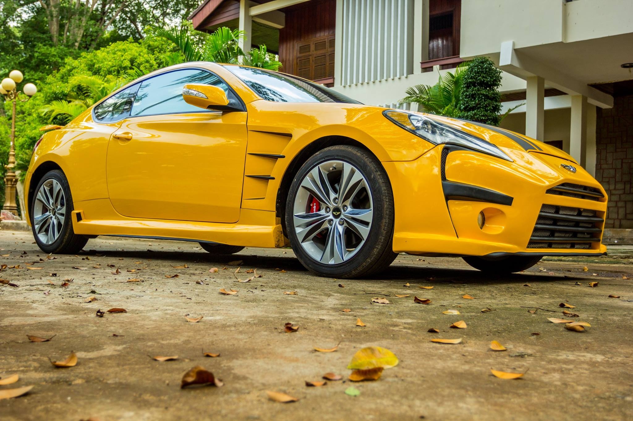 Hyundai Genesis do phong cach Aston Martin anh 1