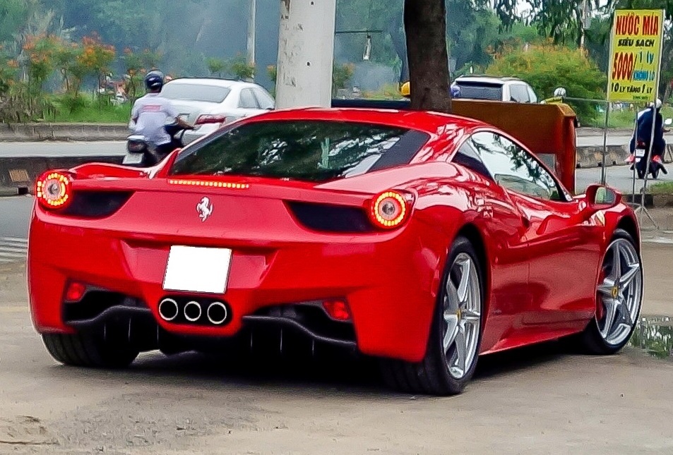 Ferrari 458 Italia tai xuat sau tai nan o Sai Gon hinh anh