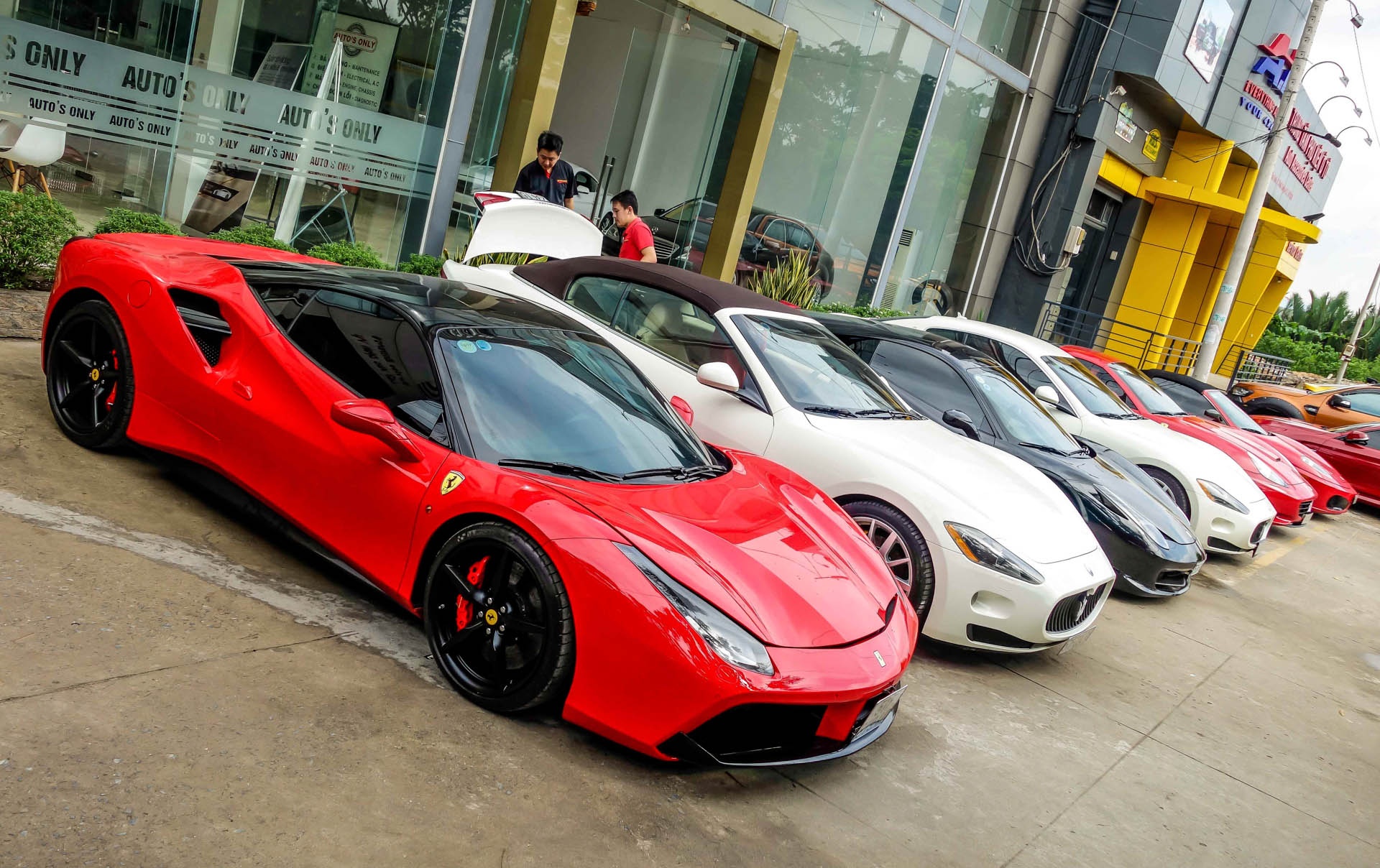 Dàn siêu xe Ferrari của đại gia Sài Gòn ảnh 1 Dan sieu xe Ferrari cua dai gia Sai Gon anh 1
