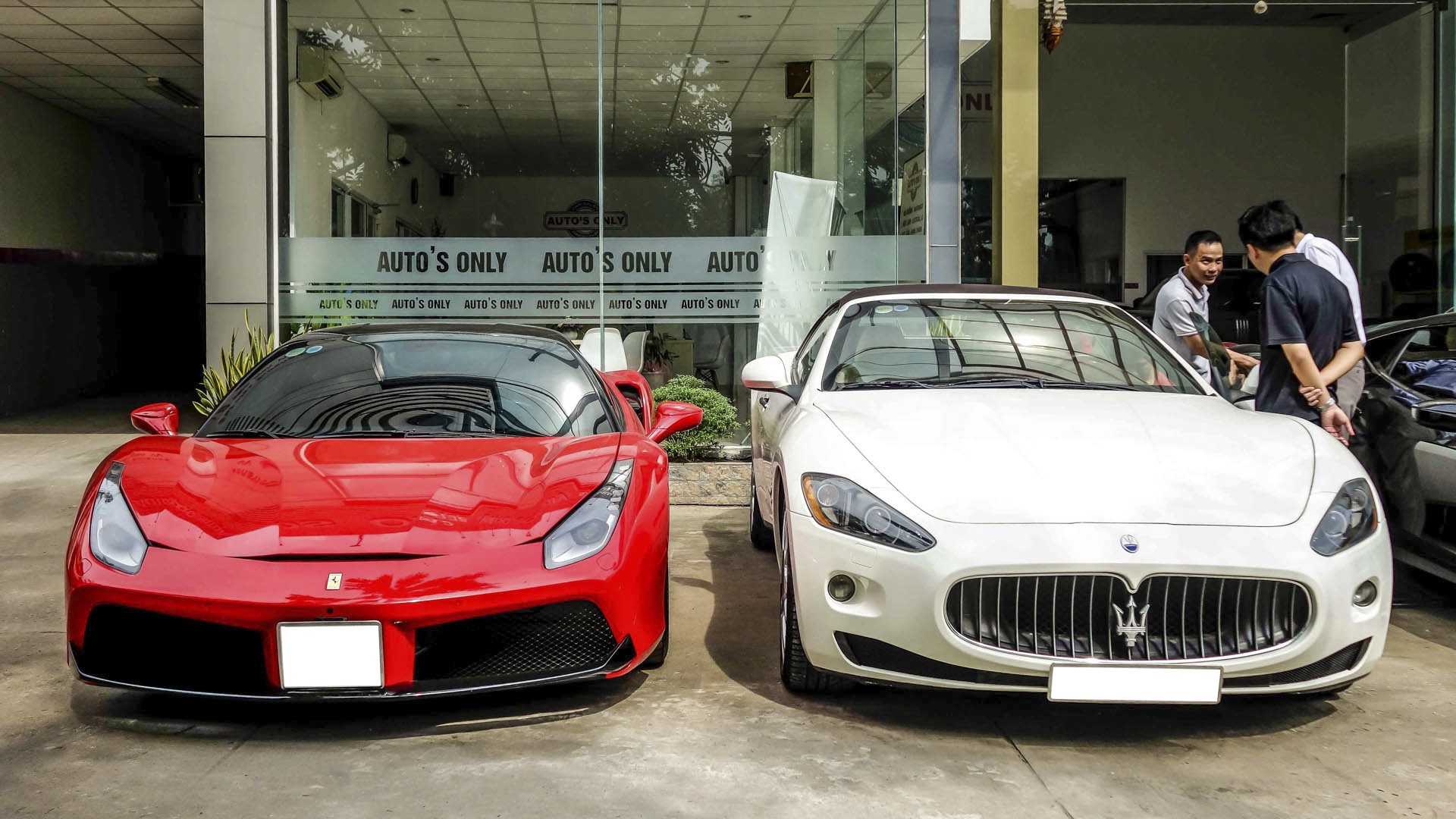 Dàn siêu xe Ferrari của đại gia Sài Gòn ảnh 2 Dan sieu xe Ferrari cua dai gia Sai Gon anh 2