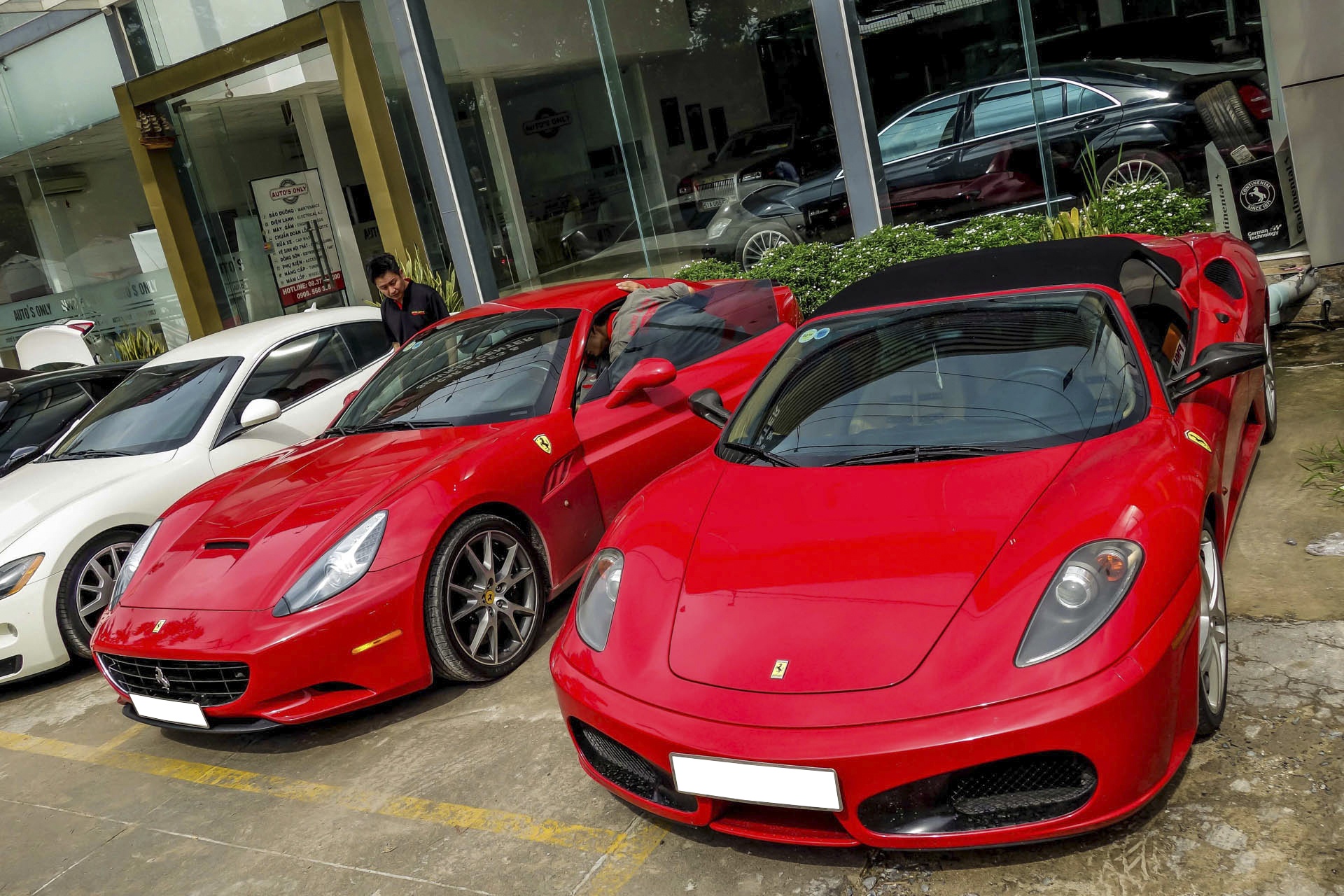 Dàn siêu xe Ferrari của đại gia Sài Gòn ảnh 5 Dan sieu xe Ferrari cua dai gia Sai Gon anh 5