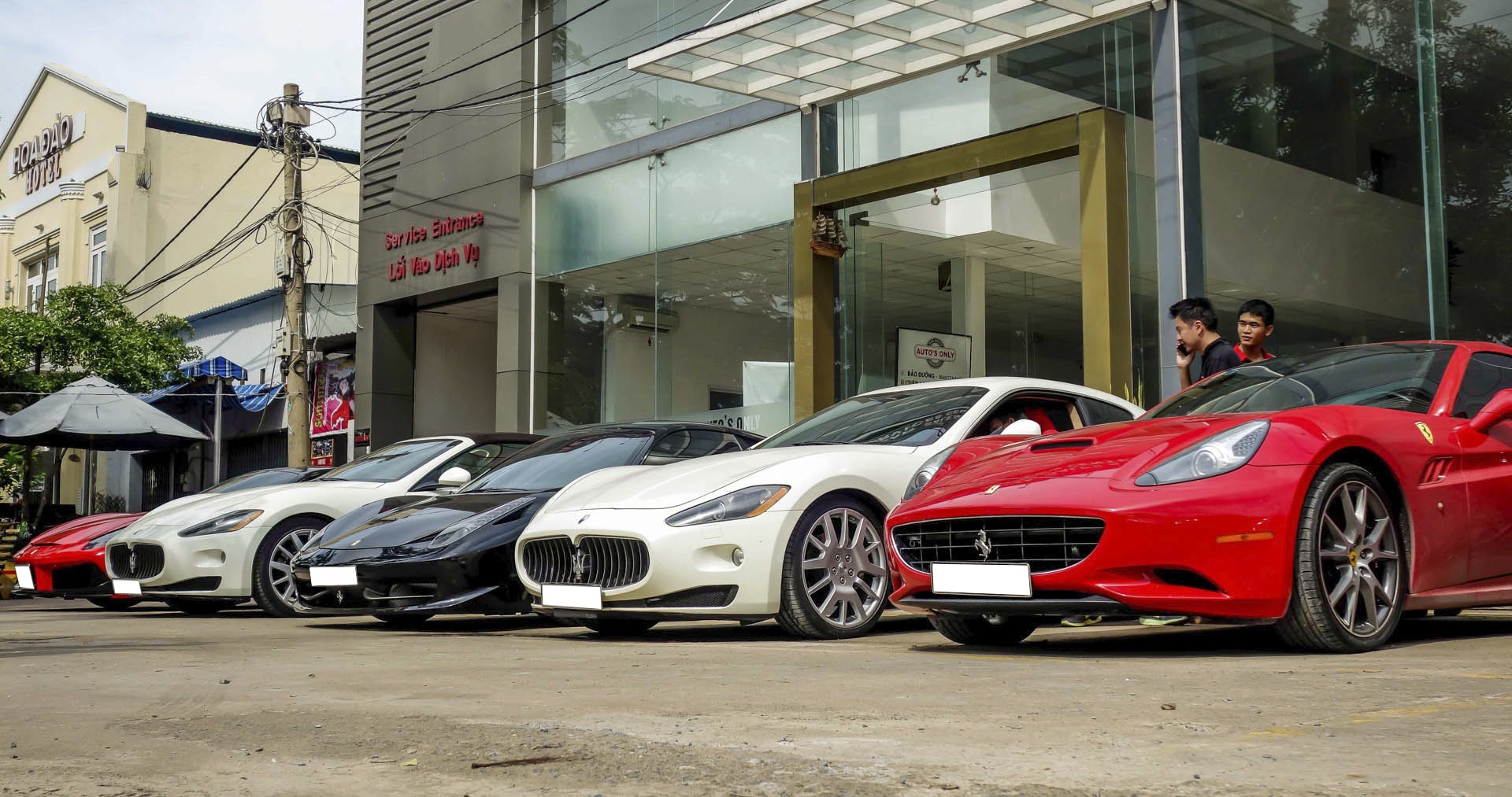 Dàn siêu xe Ferrari của đại gia Sài Gòn ảnh 7 Dan sieu xe Ferrari cua dai gia Sai Gon anh 7
