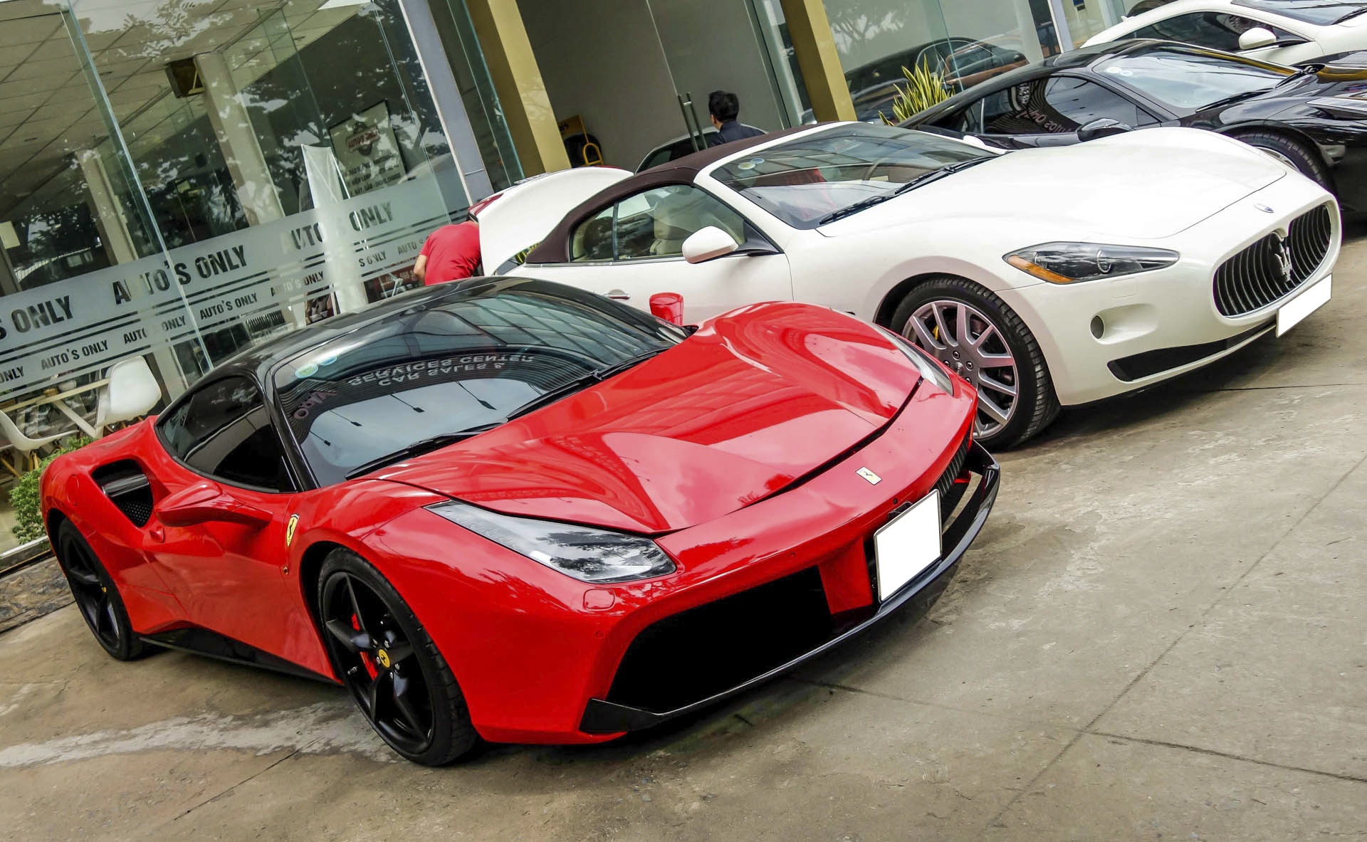 Dàn siêu xe Ferrari của đại gia Sài Gòn ảnh 4 Dan sieu xe Ferrari cua dai gia Sai Gon anh 4