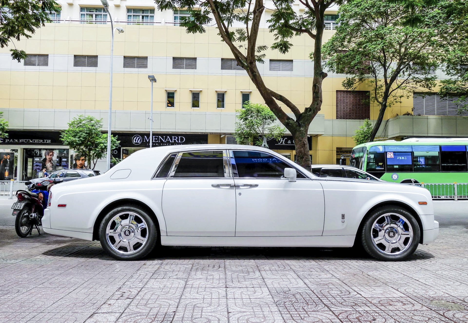 Rolls-Royce Phantom cua Phan Thanh anh 2