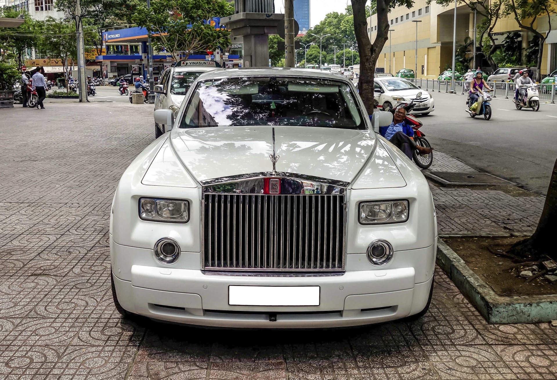 Rolls-Royce Phantom cua Phan Thanh anh 3