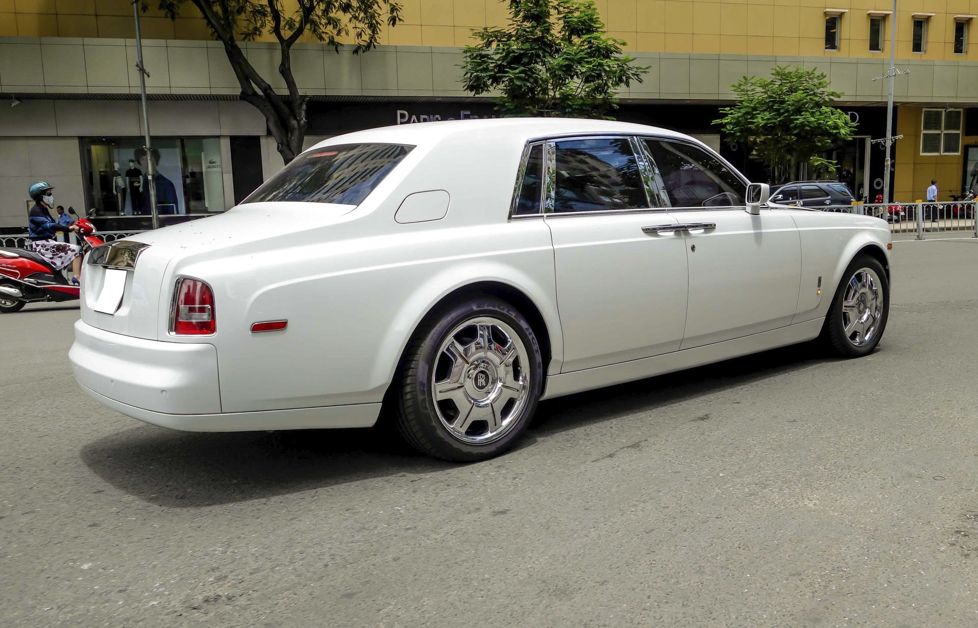 Rolls-Royce Phantom cua Phan Thanh anh 4