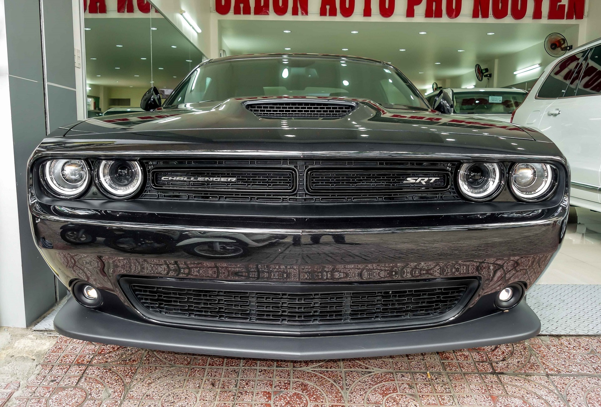 Chi tiet xe co bap Challenger SRT 392 dau tien tai Viet Nam hinh anh