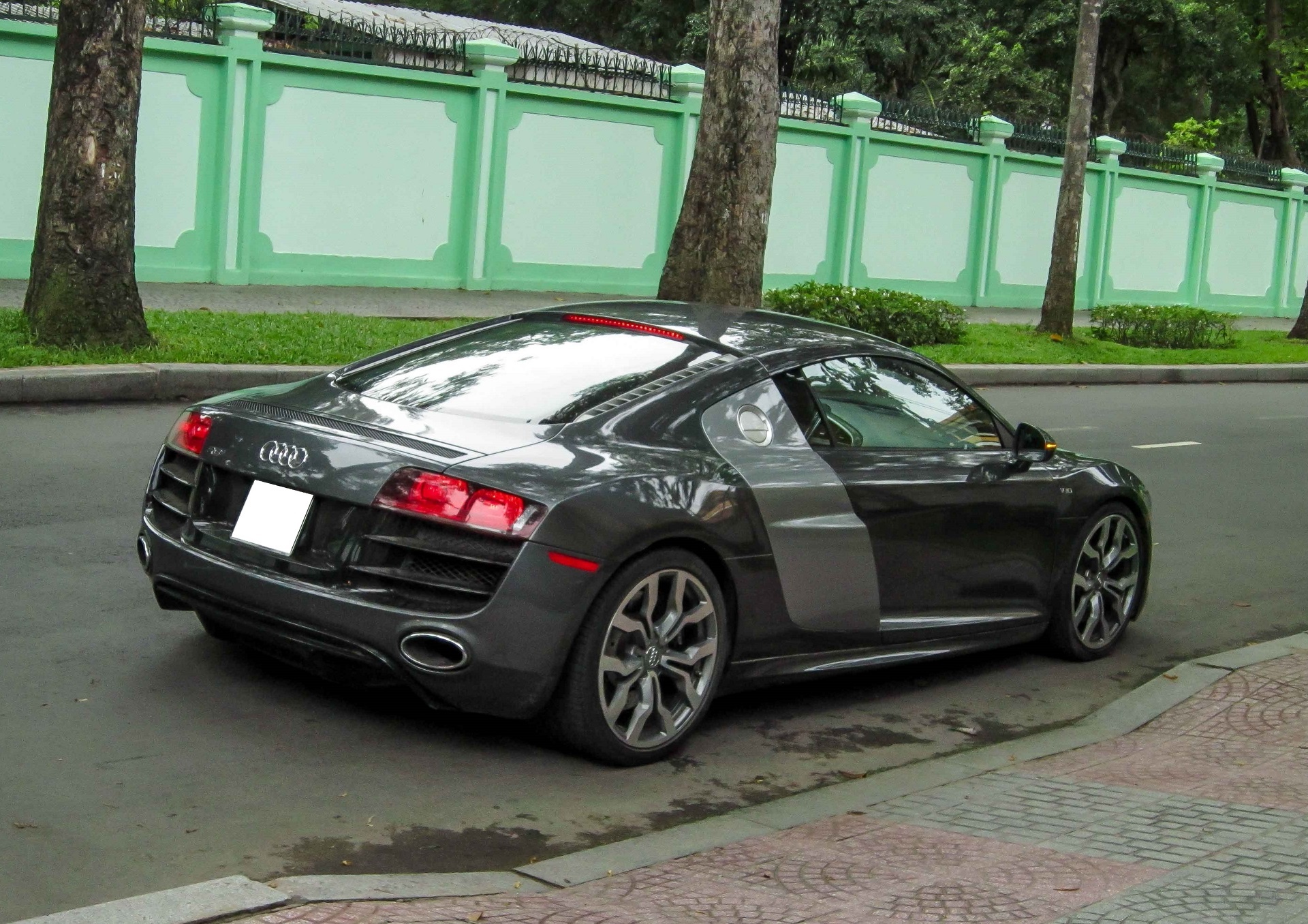 Sieu xe Audi R8 V10 mau la o Sai Gon hinh anh