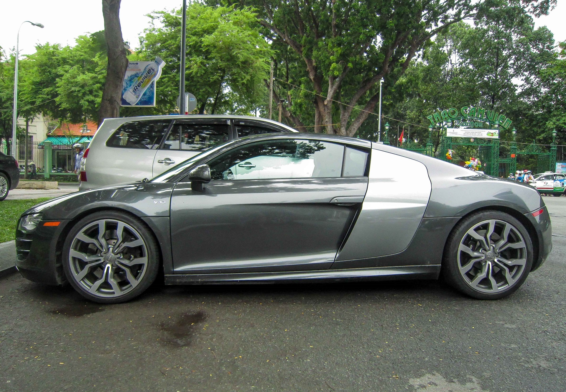 Siêu xe Audi R8 V10 màu lạ ảnh 7 Sieu xe Audi R8 V10 mau la anh 7