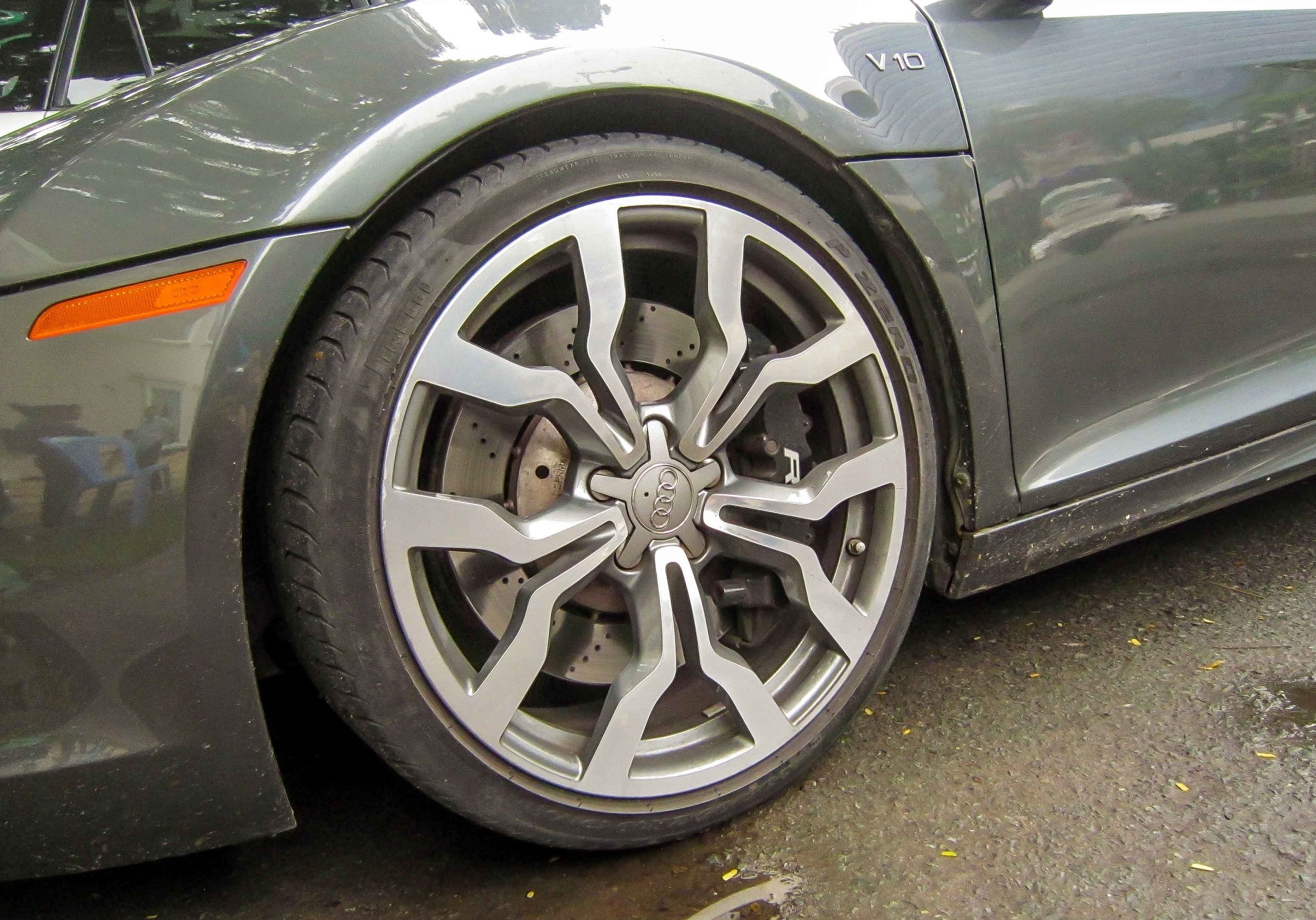 Siêu xe Audi R8 V10 màu lạ ảnh 5 Sieu xe Audi R8 V10 mau la anh 5