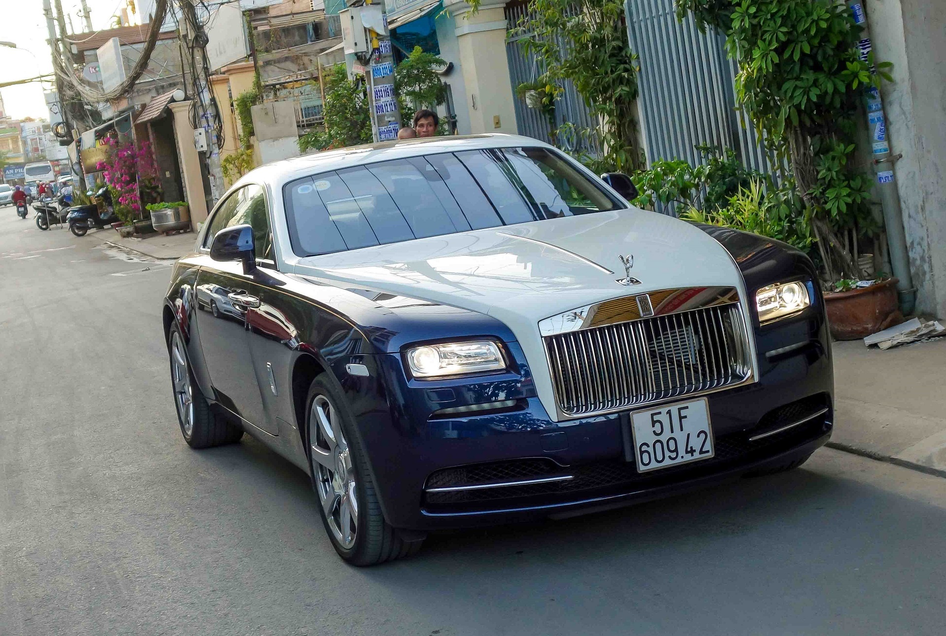 Rolls-Royce Wraith - thu choi moi cua dai gia Sai Gon hinh anh