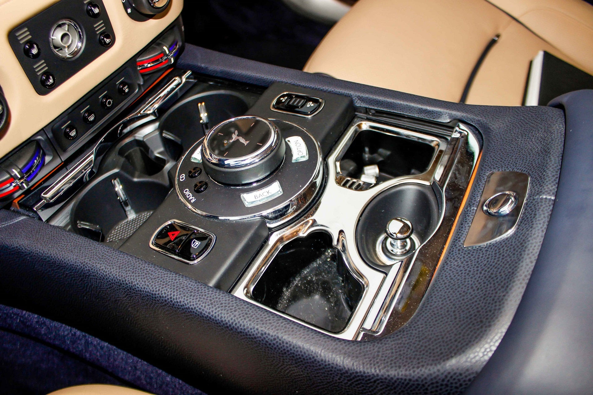 Thieu gia Phan Thanh mua Rolls-Royce Wraith anh 11