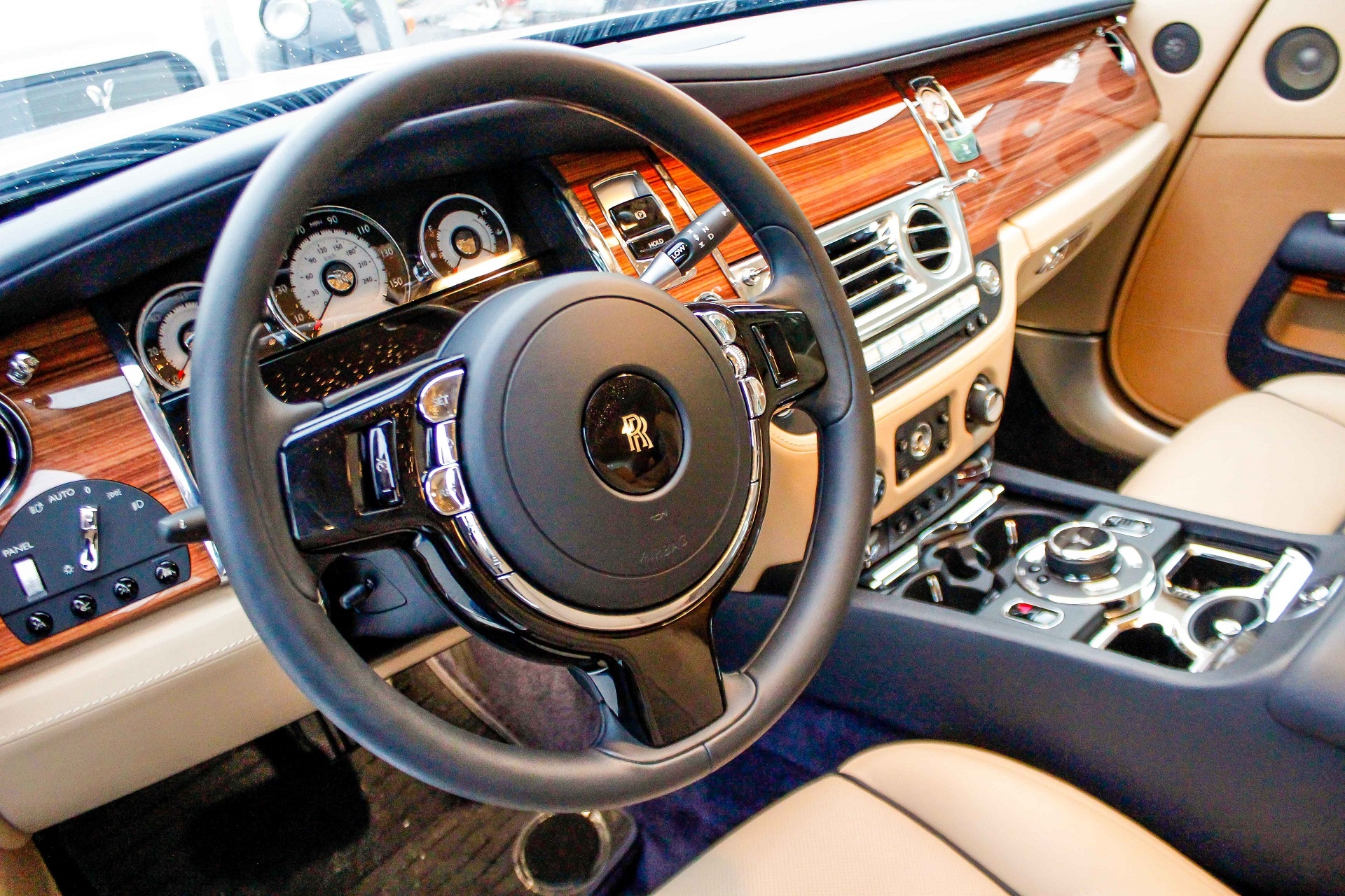 Thieu gia Phan Thanh mua Rolls-Royce Wraith anh 7