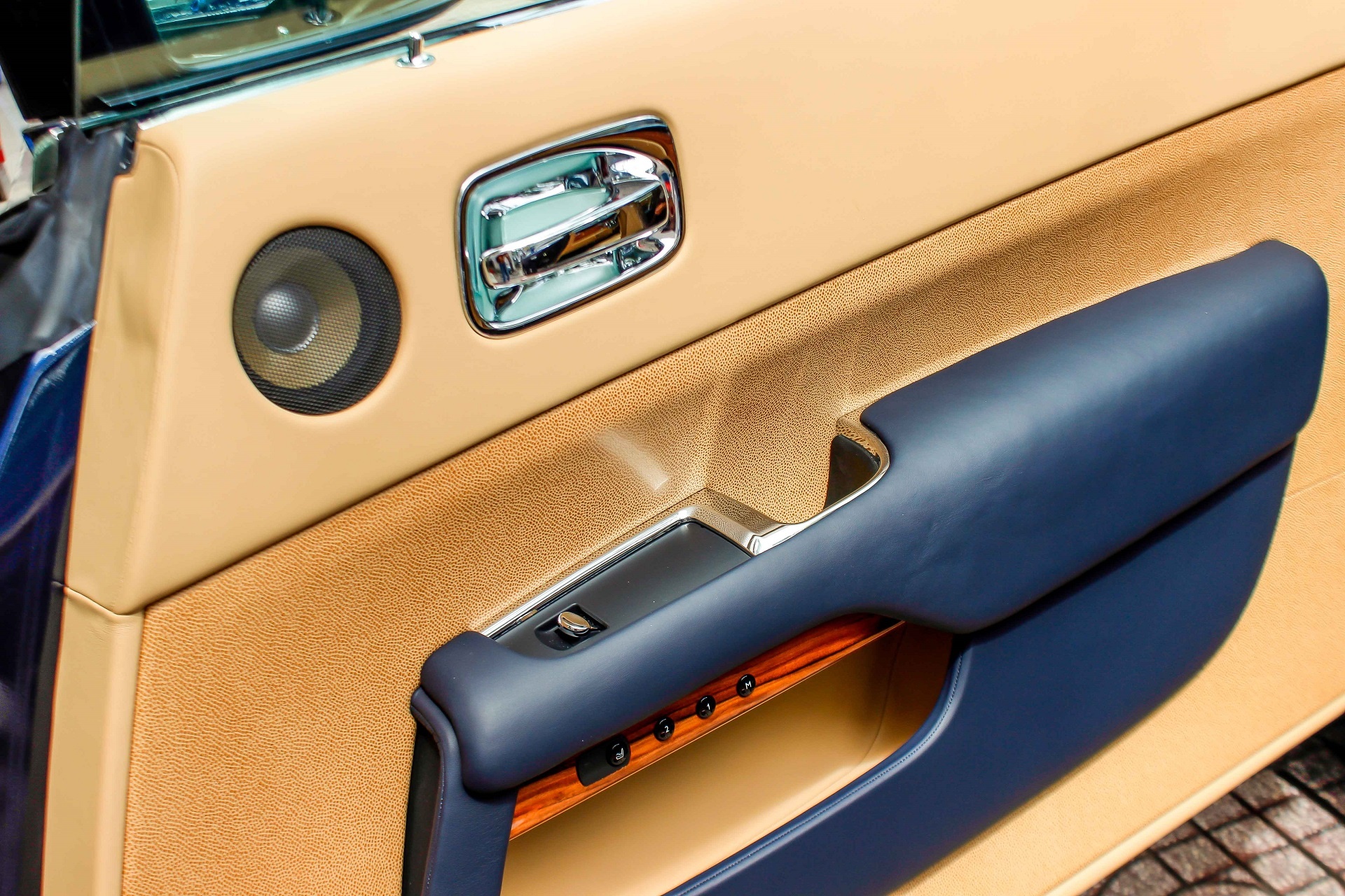 Thieu gia Phan Thanh mua Rolls-Royce Wraith anh 9