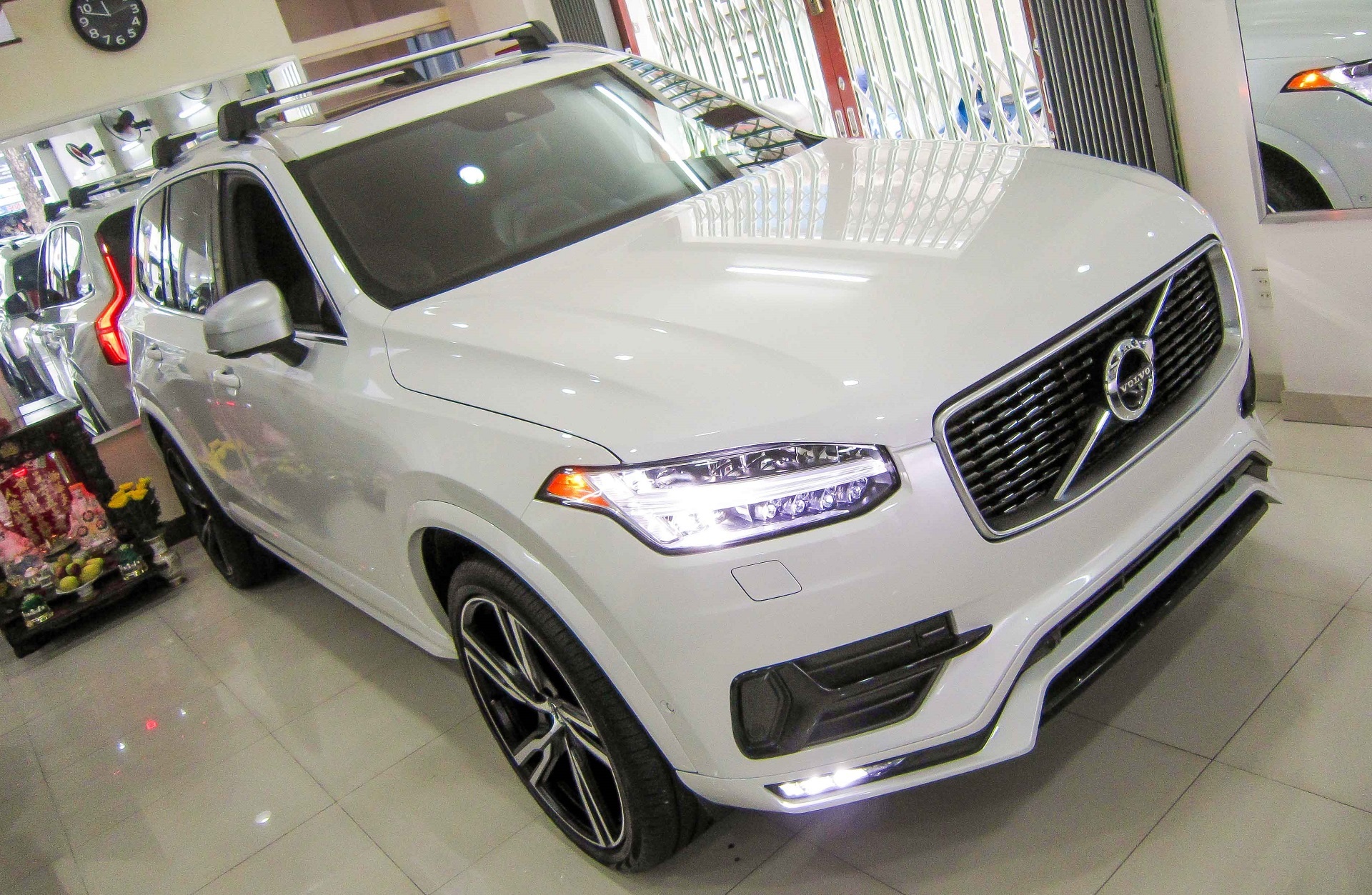 Volvo XC 90 R-Design tai Viet Nam anh 1