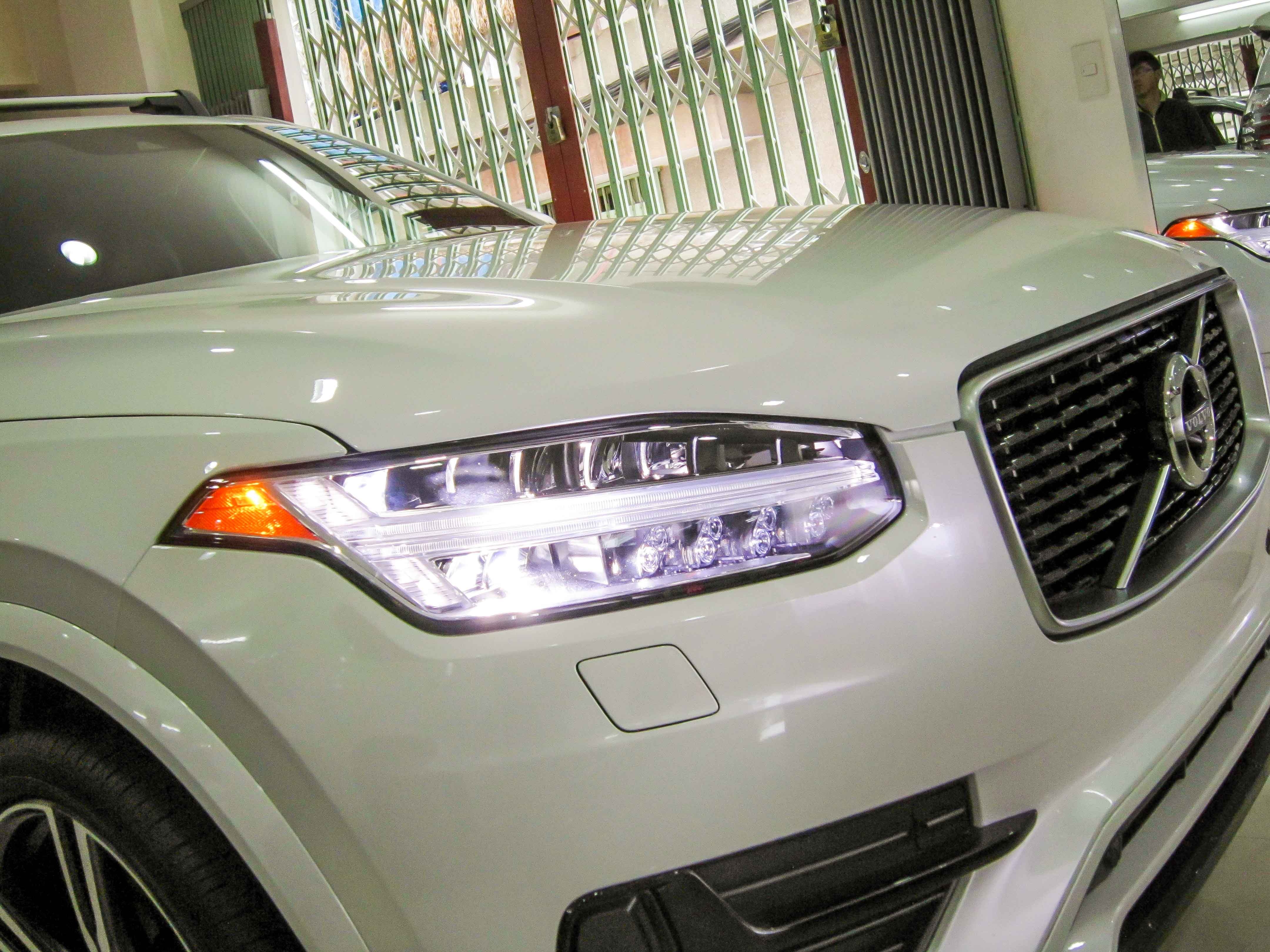 Volvo XC 90 R-Design tai Viet Nam anh 2