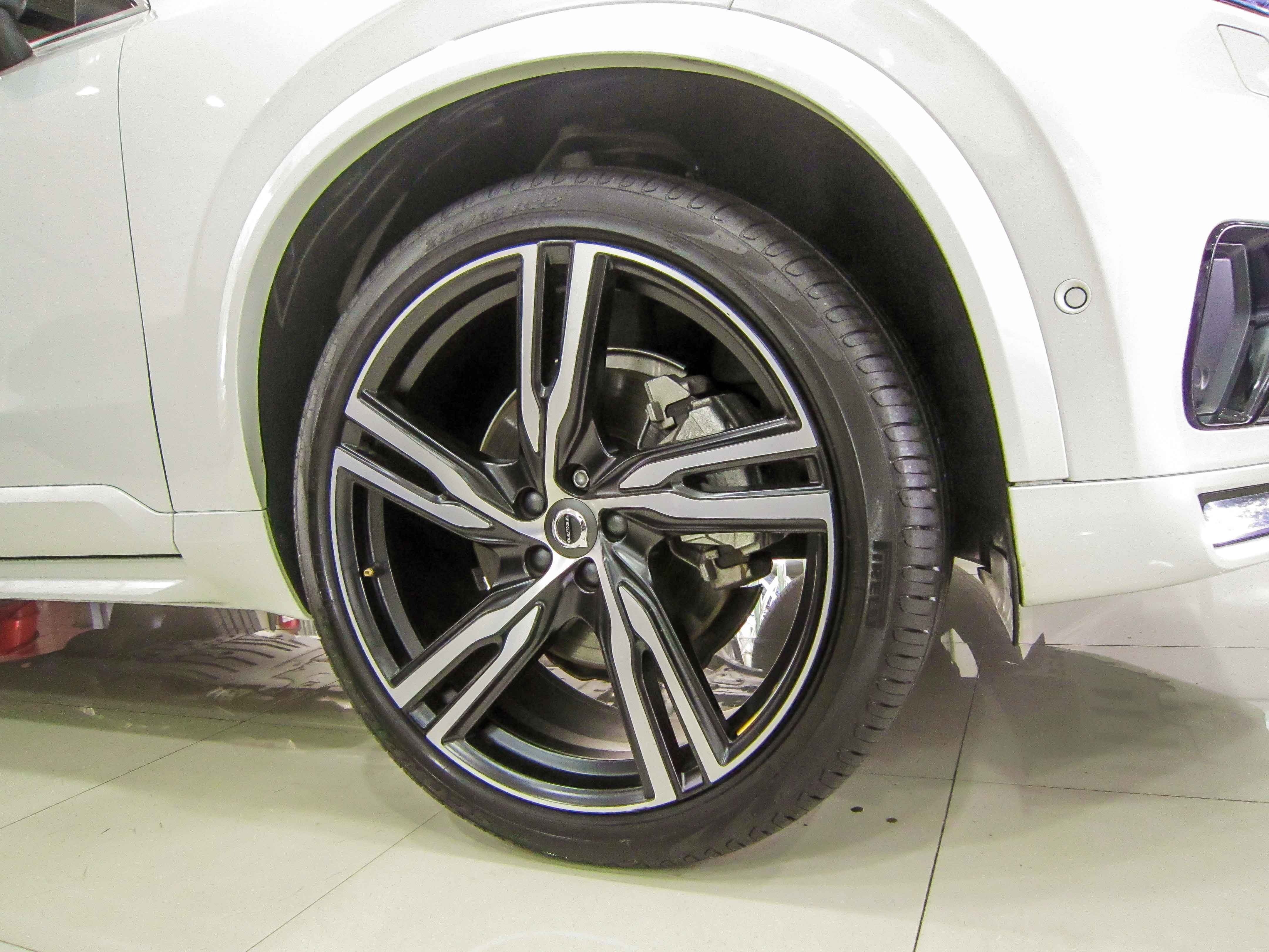 Volvo XC 90 R-Design tai Viet Nam anh 3