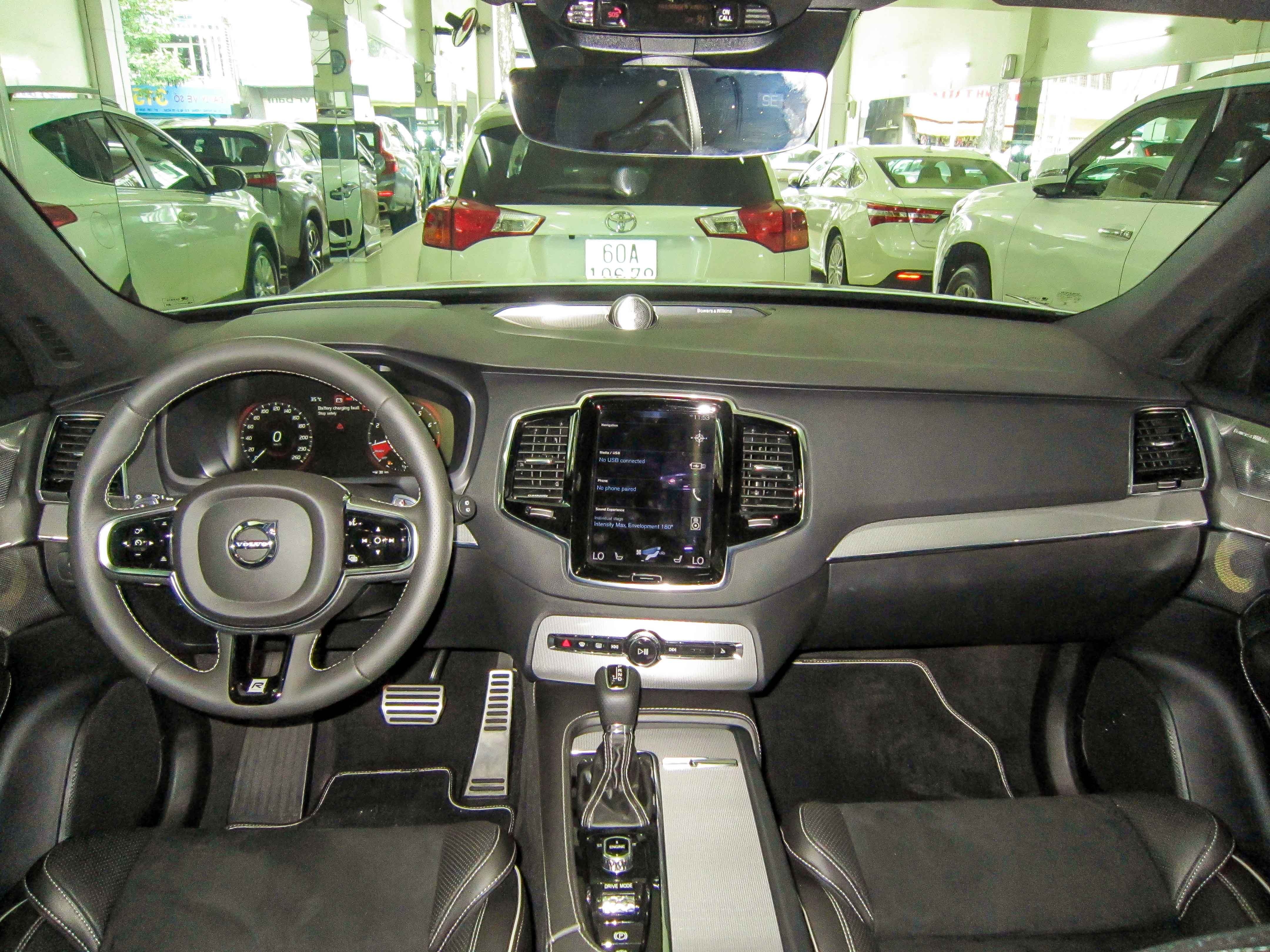 Volvo XC 90 R-Design tai Viet Nam anh 4