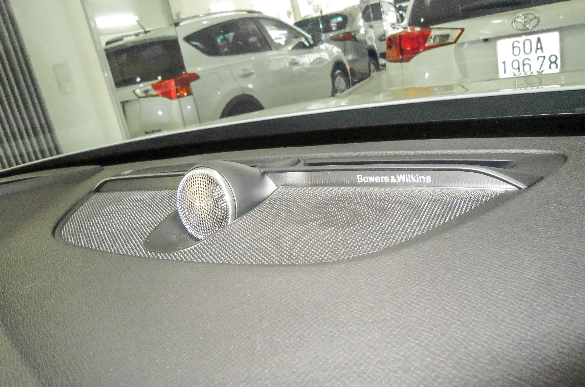 Volvo XC 90 R-Design tai Viet Nam anh 9