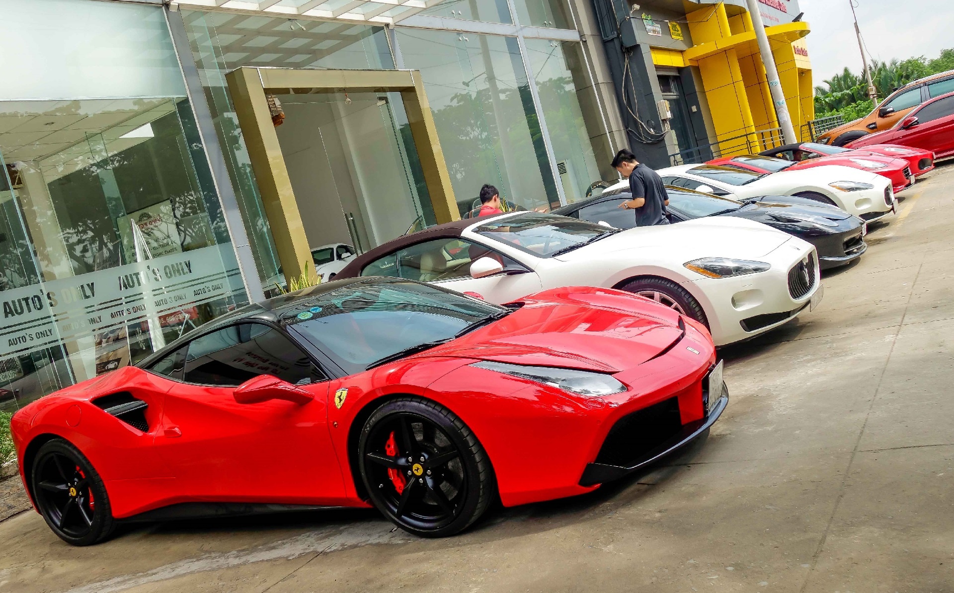 sieu xe chay thue truoc 1/7 anh 1