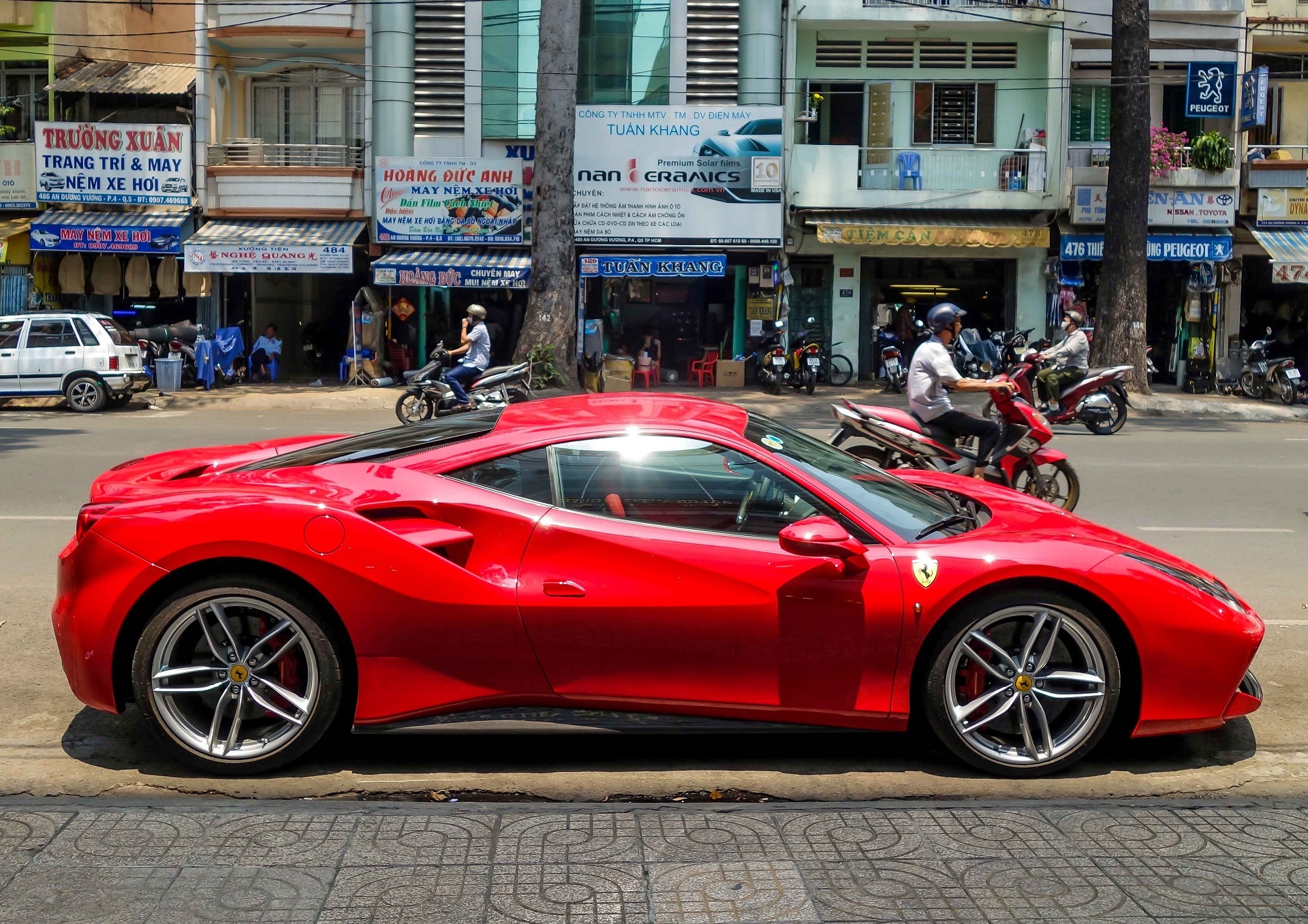 sieu xe chay thue truoc 1/7 anh 8