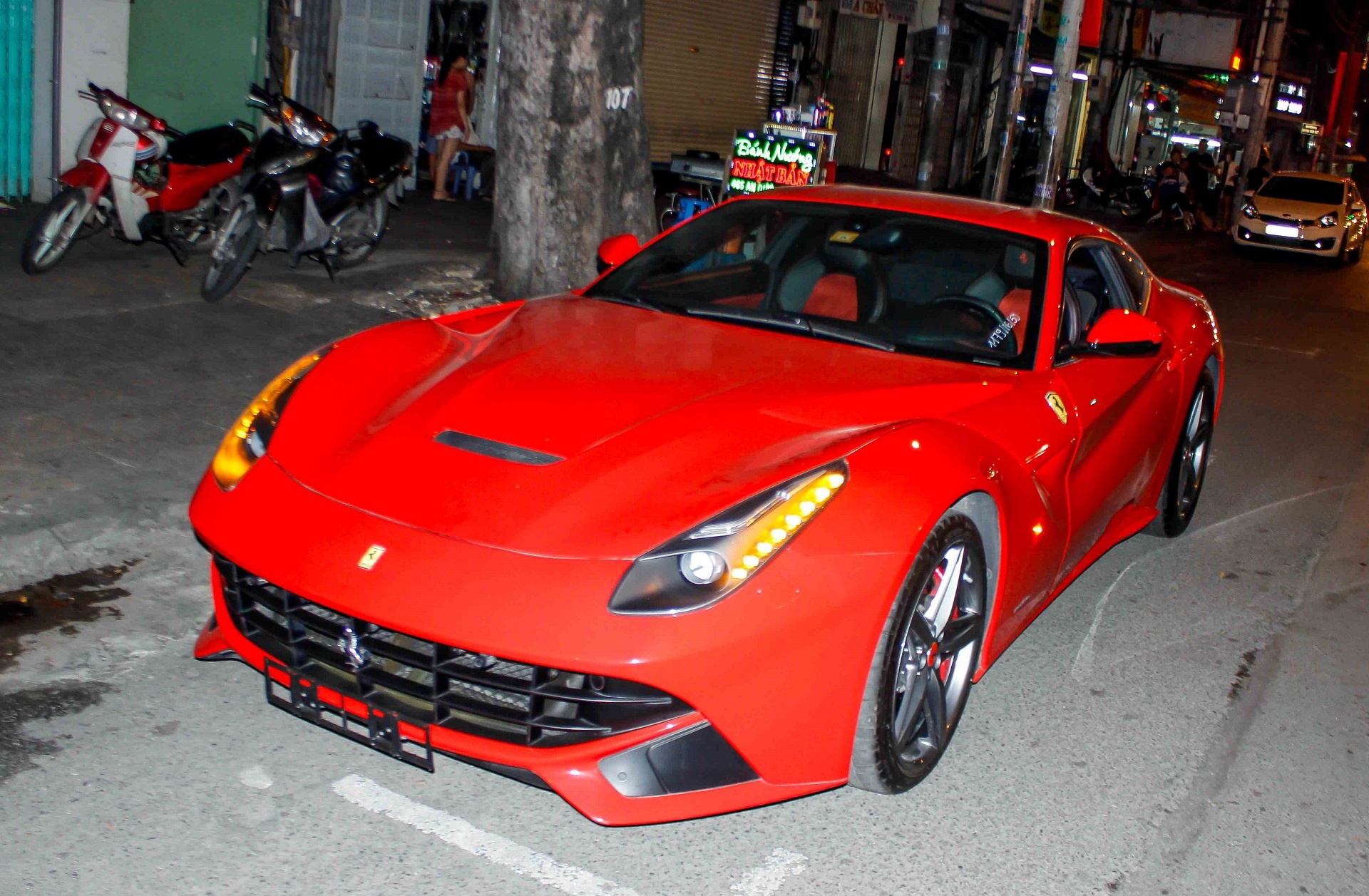 Sieu xe Viet Nam tang thue anh 1