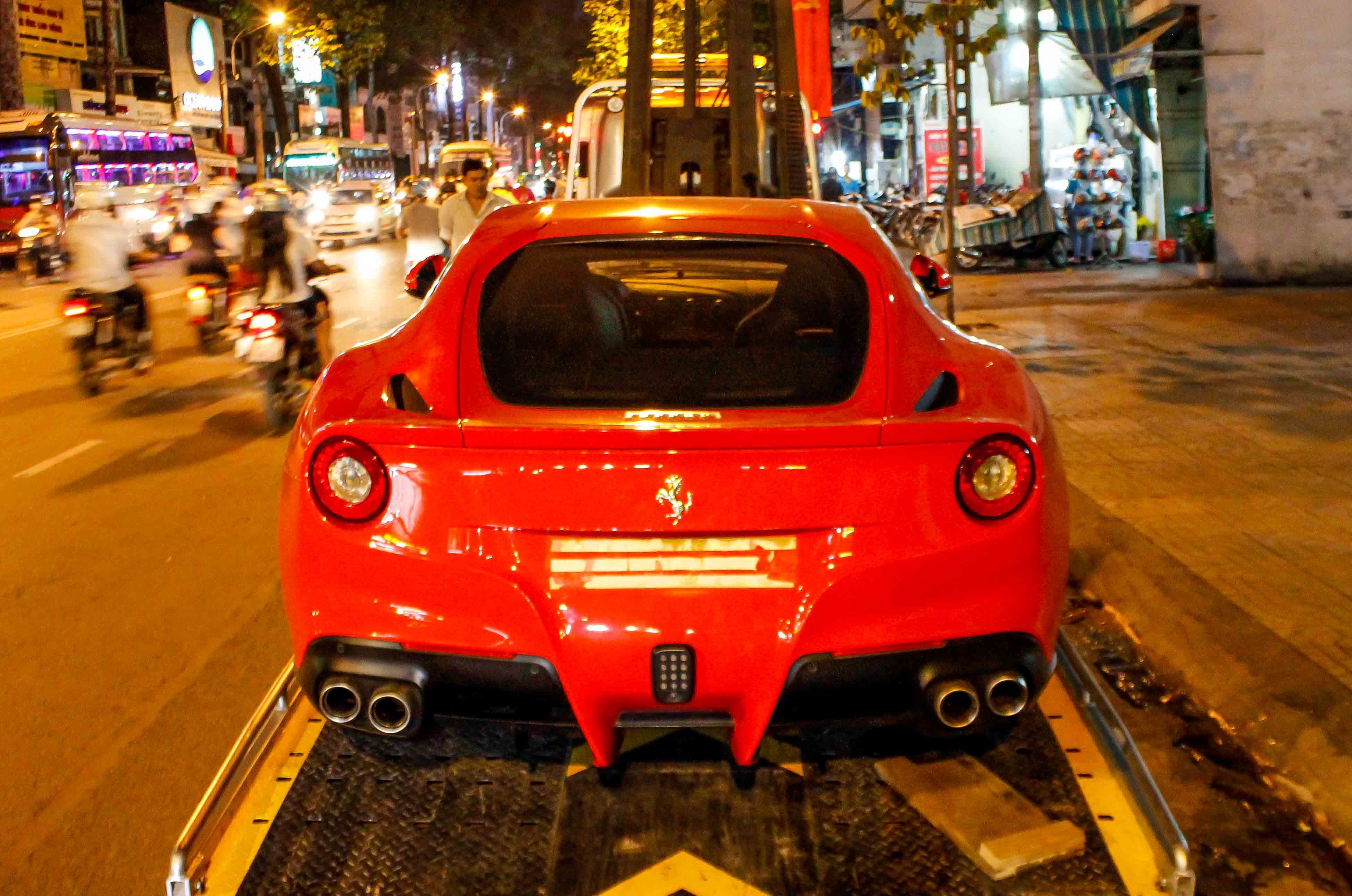 sieu xe Ferrari F12 ve Viet Nam anh 3