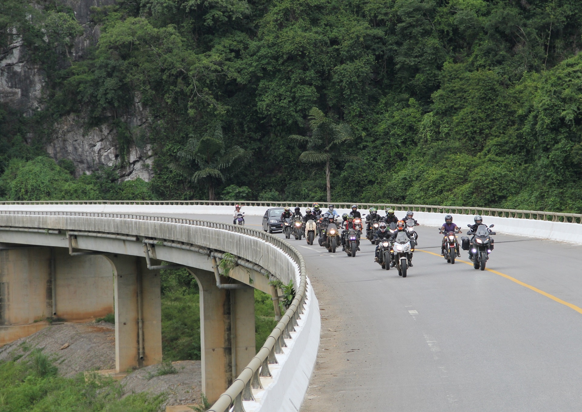 phuot xuyen Viet bang Kawasaki anh 12