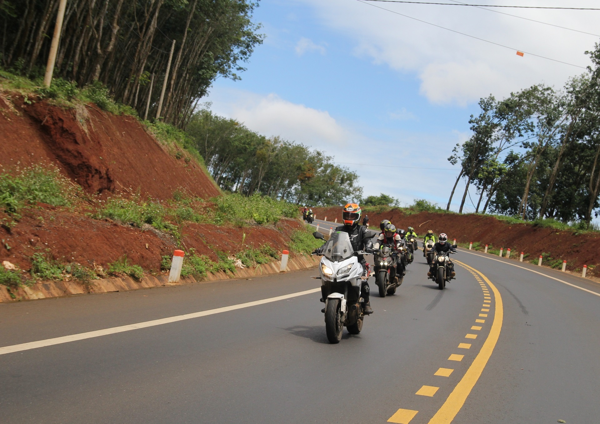 phuot xuyen Viet bang Kawasaki anh 1