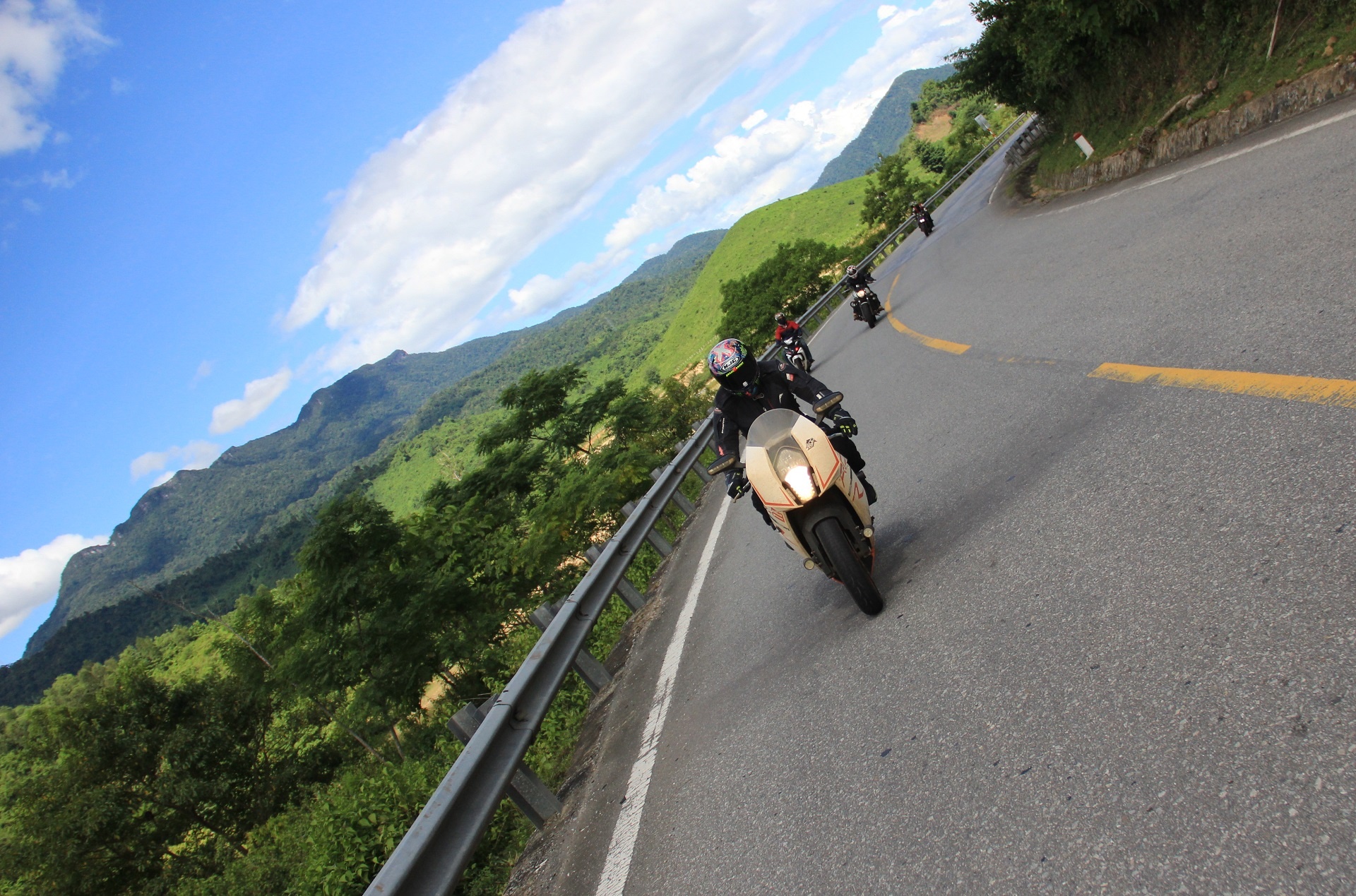 phuot xuyen Viet bang Kawasaki anh 13