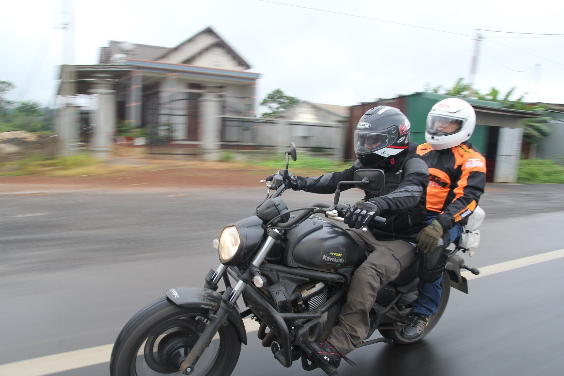 Phuot 2.000 km xuyen Viet tren nhung chiec Kawasaki hinh anh